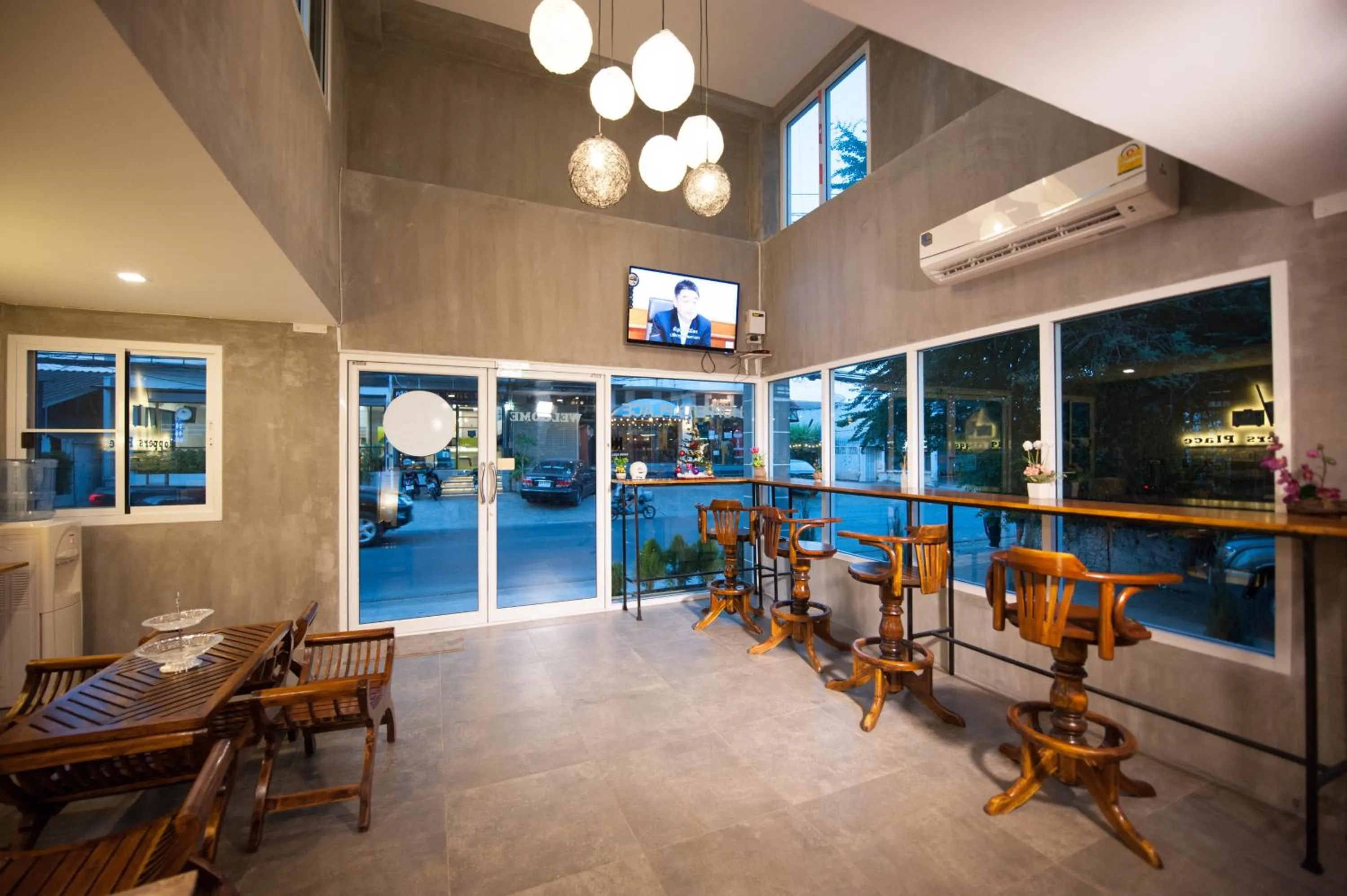 Communal lounge/ TV room in Hoppers Place Donmuang