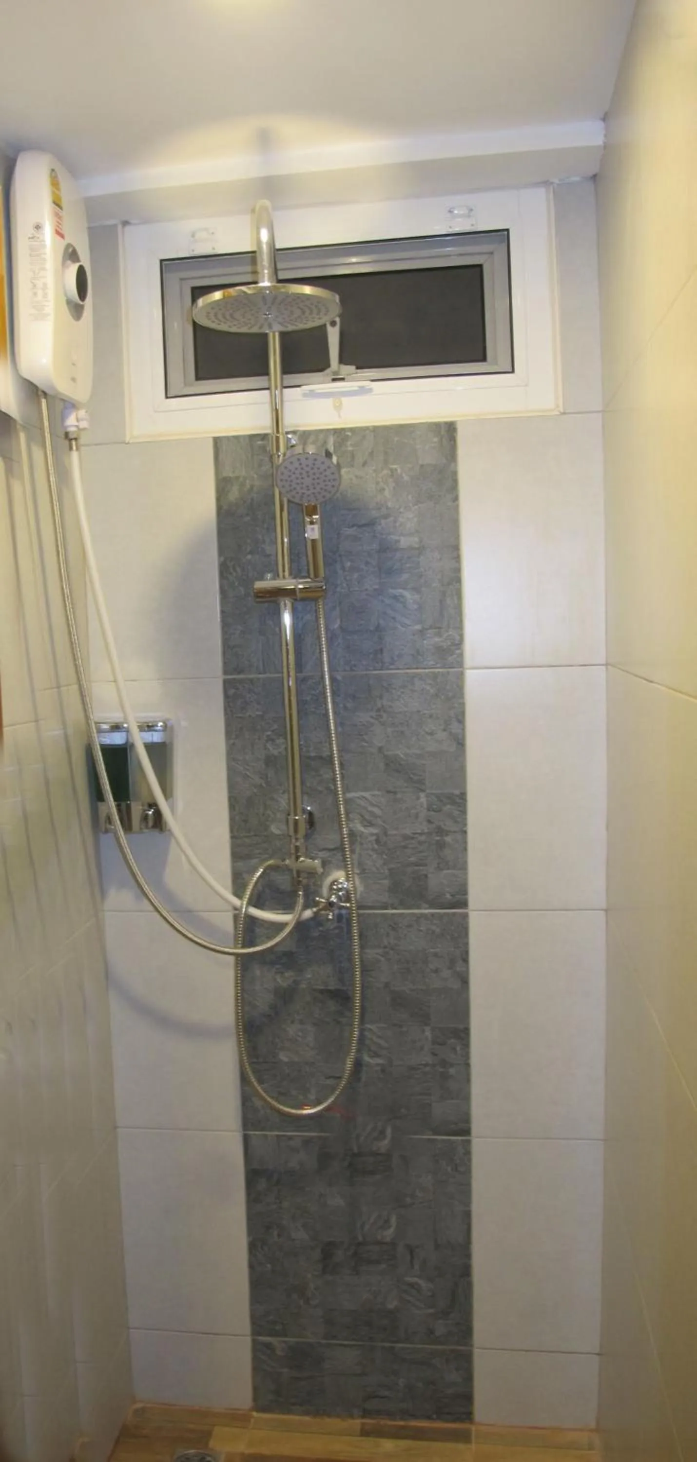 Bathroom in Hoppers Place Donmuang