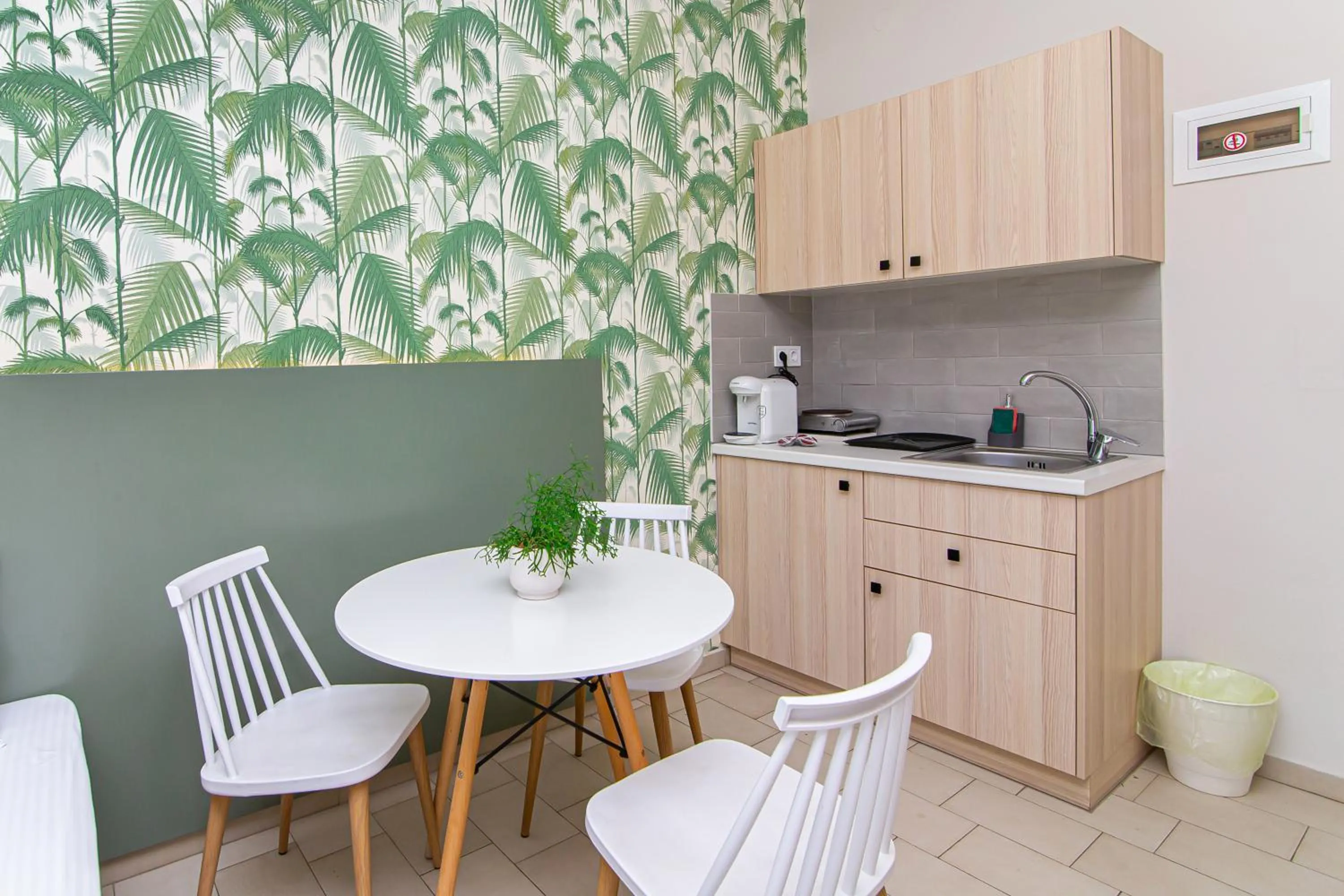 Dining area in Sunshine Studios