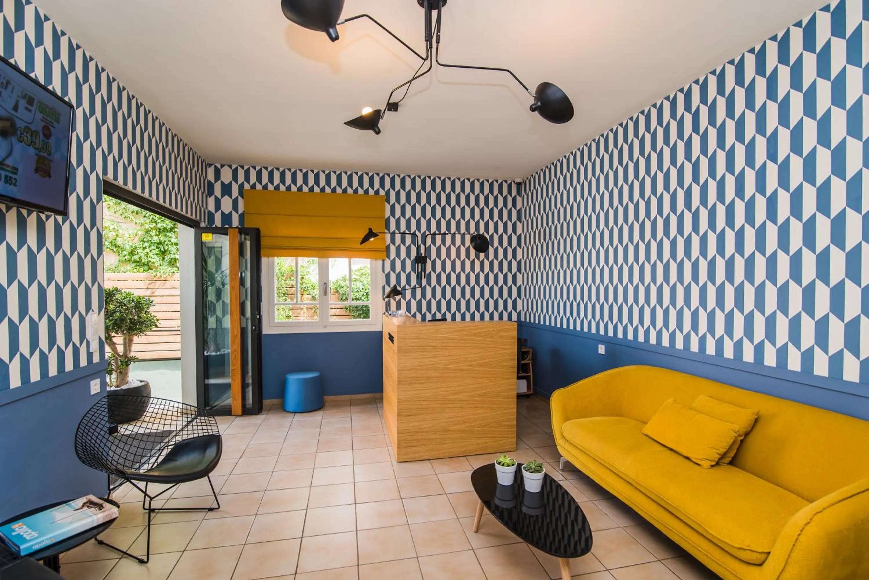 Communal lounge/ TV room in Sunshine Studios