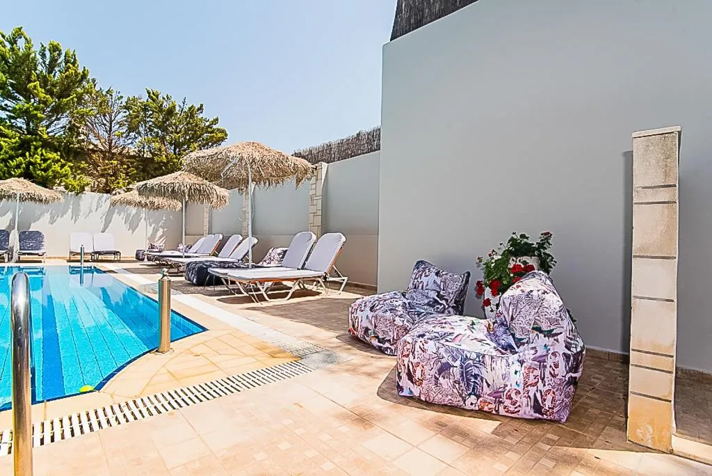 Swimming pool in Sunshine Studios