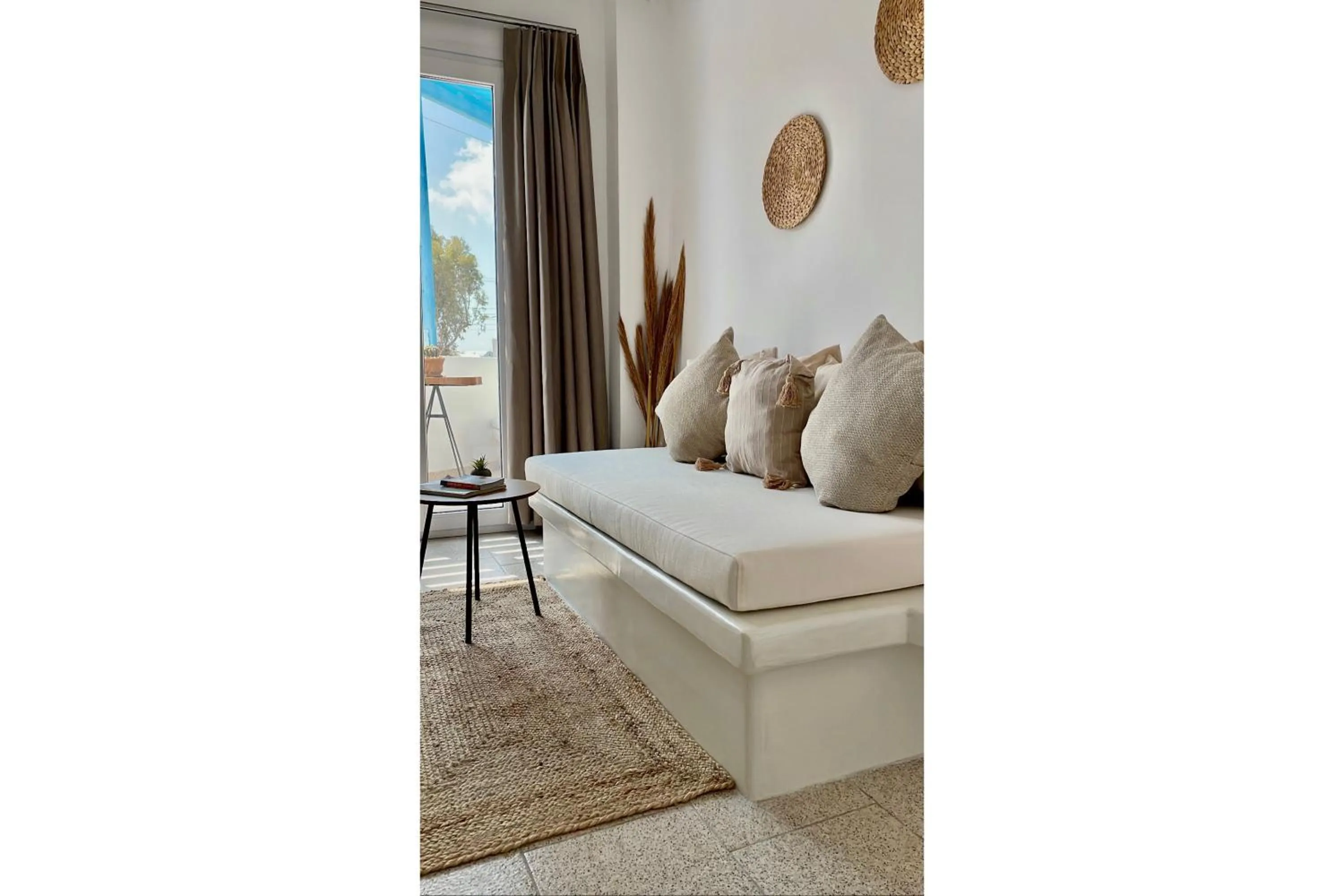 View (from property/room), Bed in Cal Day Rooms Santorini