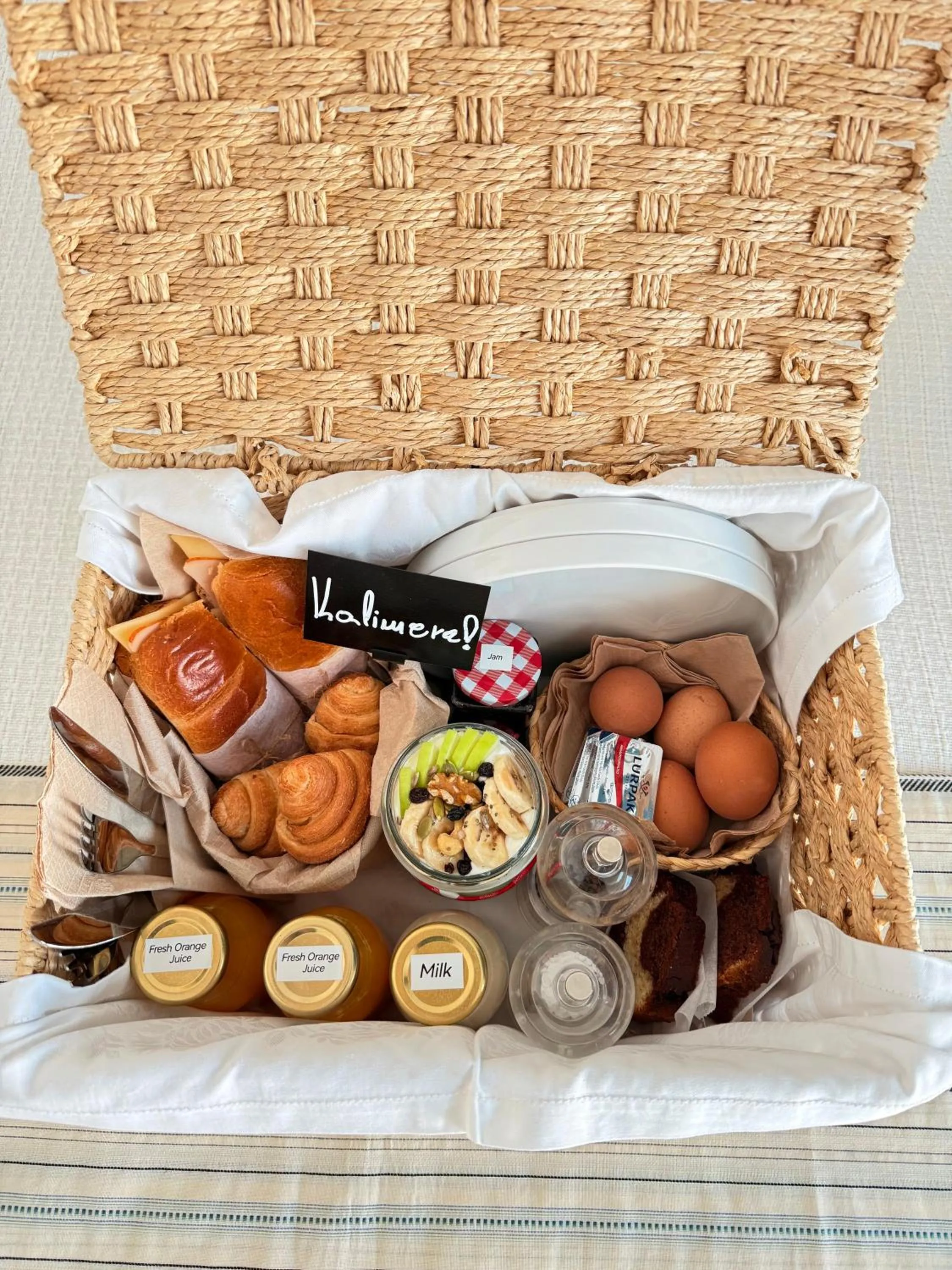 Breakfast in Cal Day Rooms Santorini