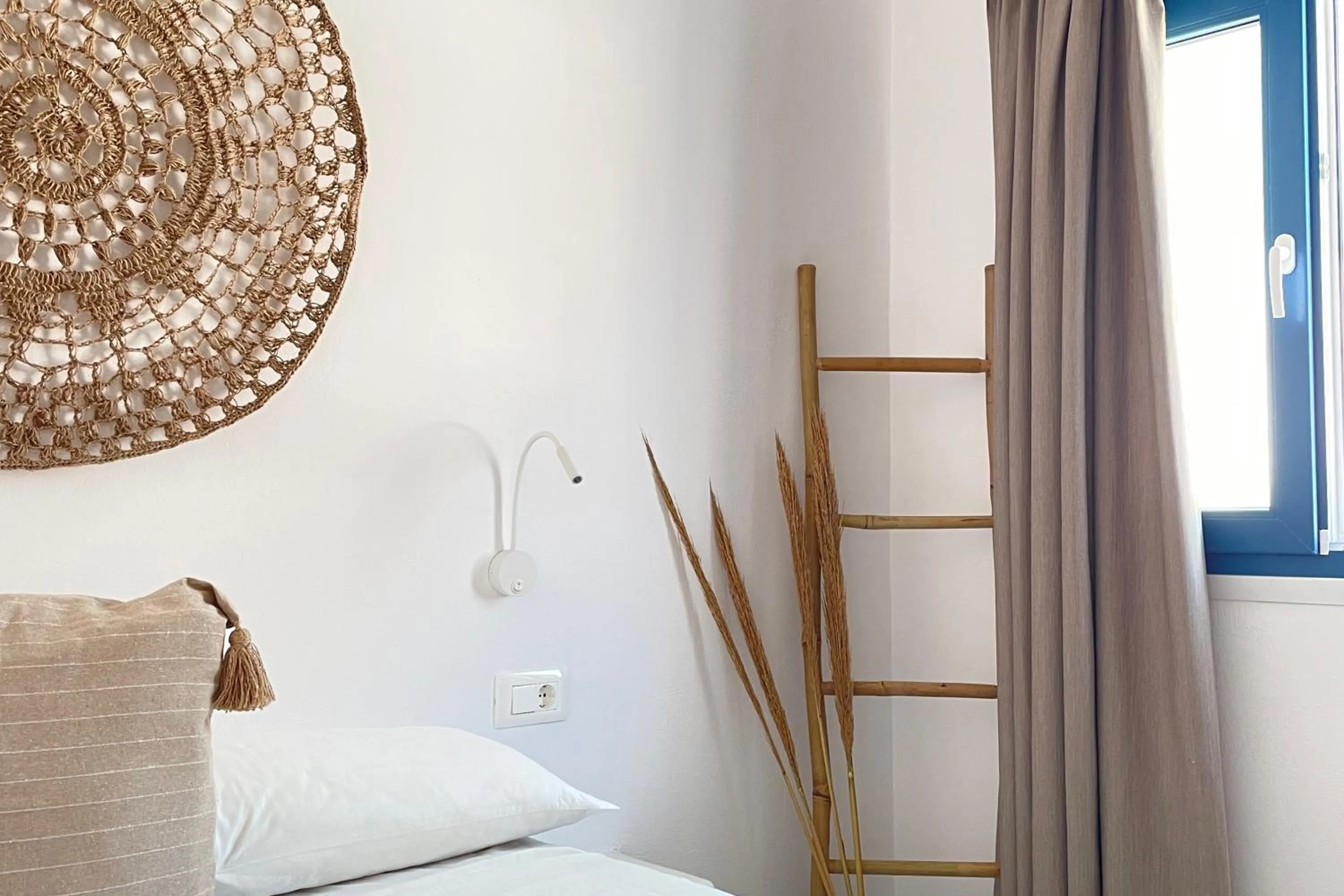 View (from property/room), Bed in Cal Day Rooms Santorini