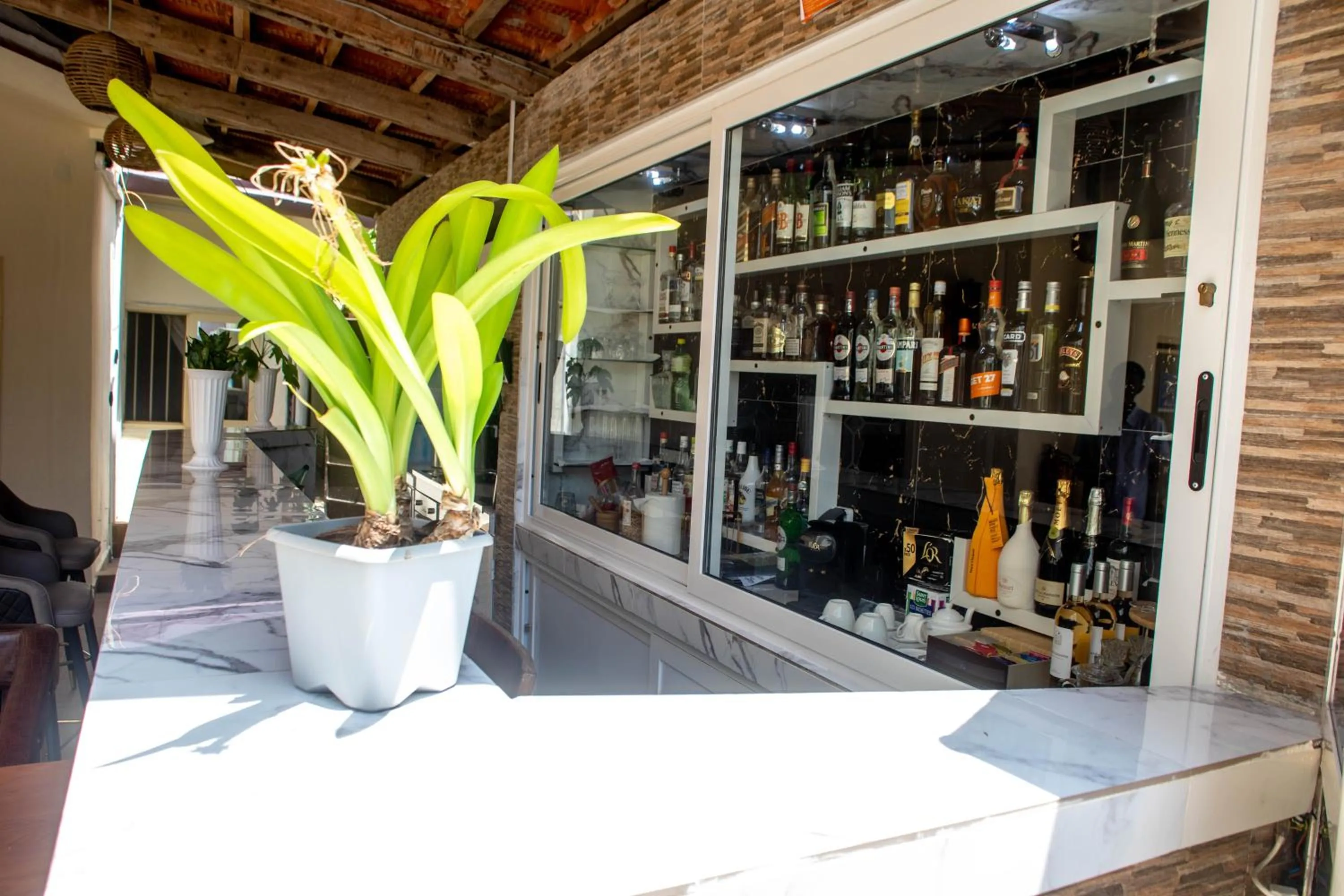 Lounge or bar in Hotel Les Orchidées