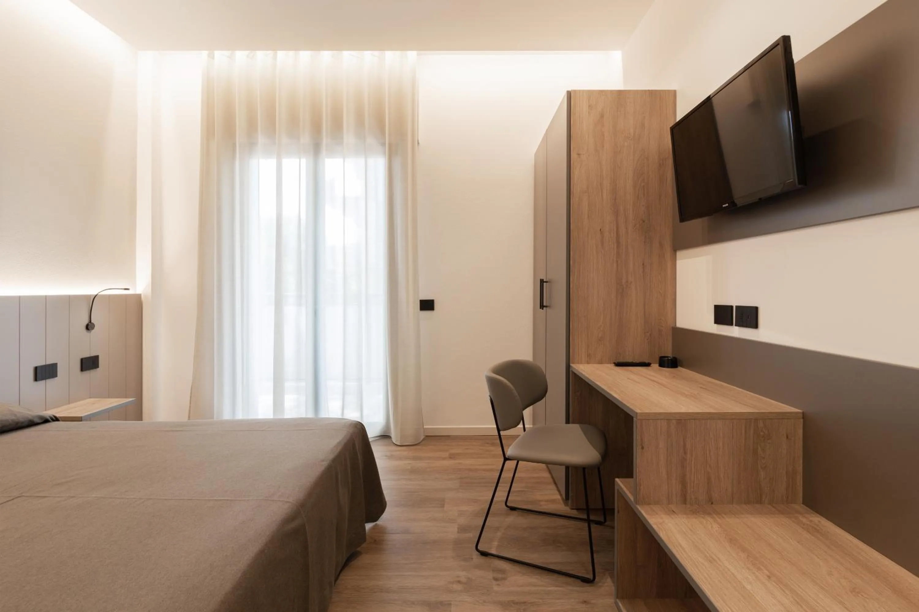 Bedroom, Bed in Renzo Hotel