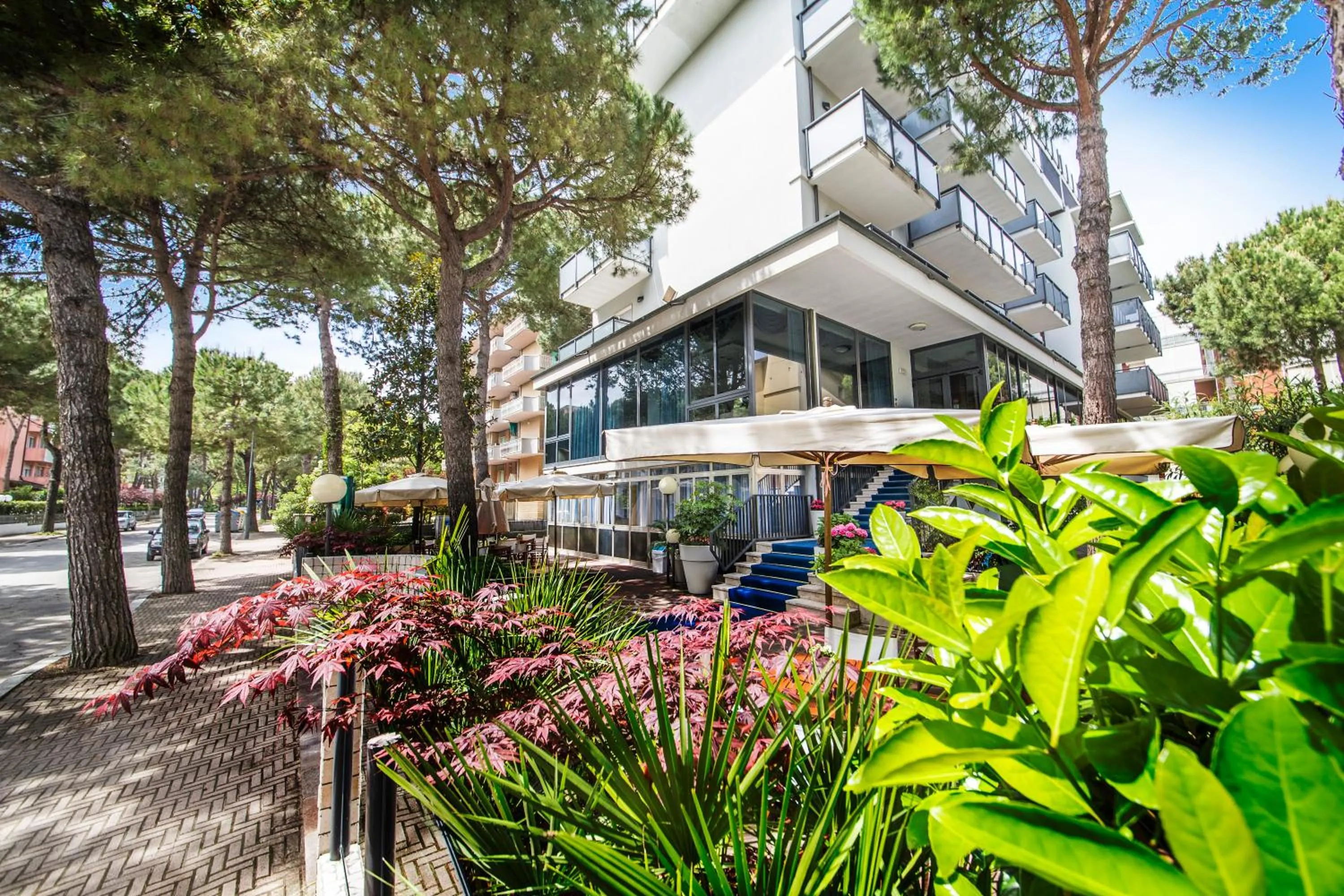 Facade/entrance in Renzo Hotel