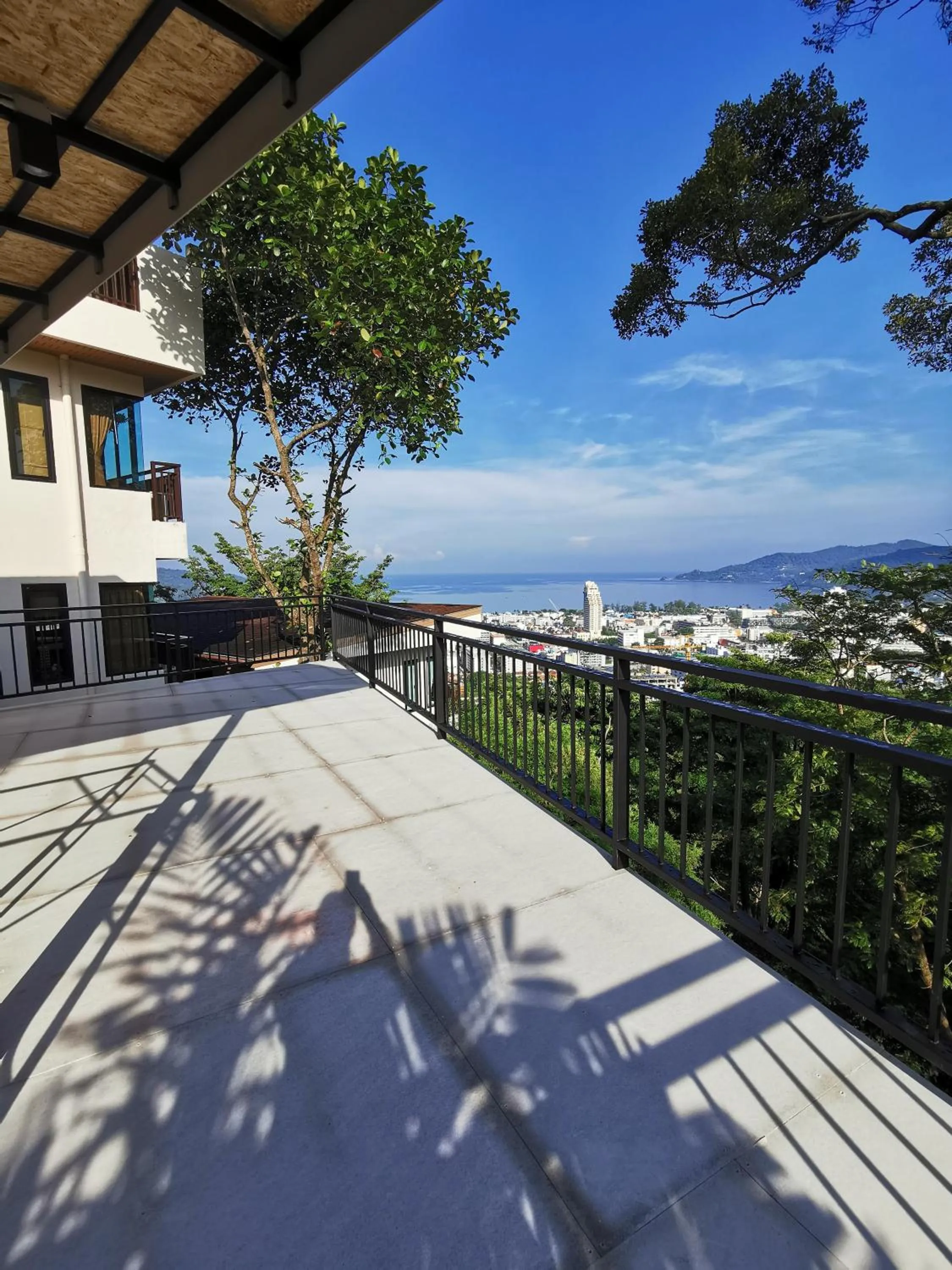 Restaurant/places to eat in Sunset Bay View Phuket