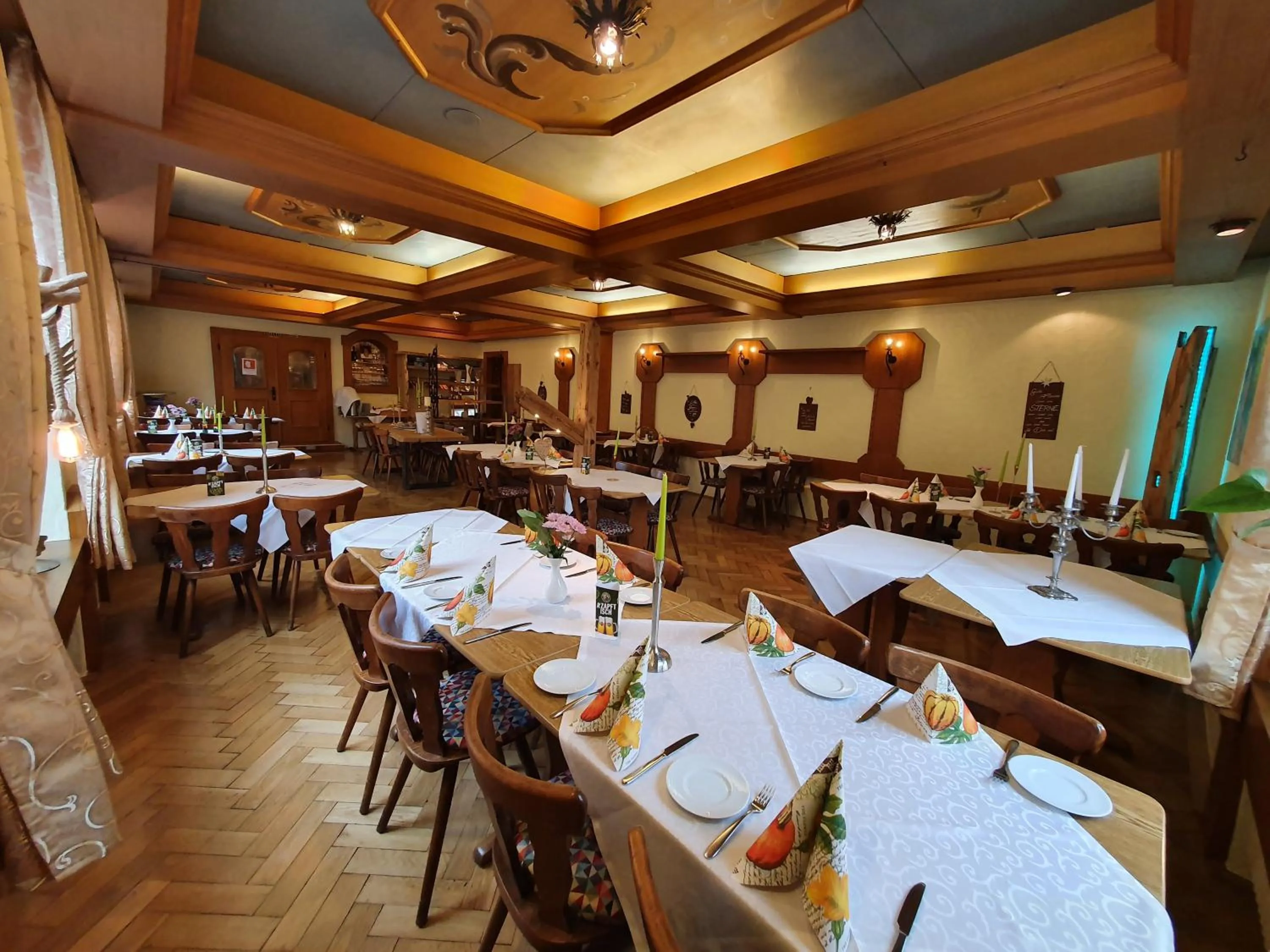 Restaurant/places to eat in Hotel Neuenburger Hof