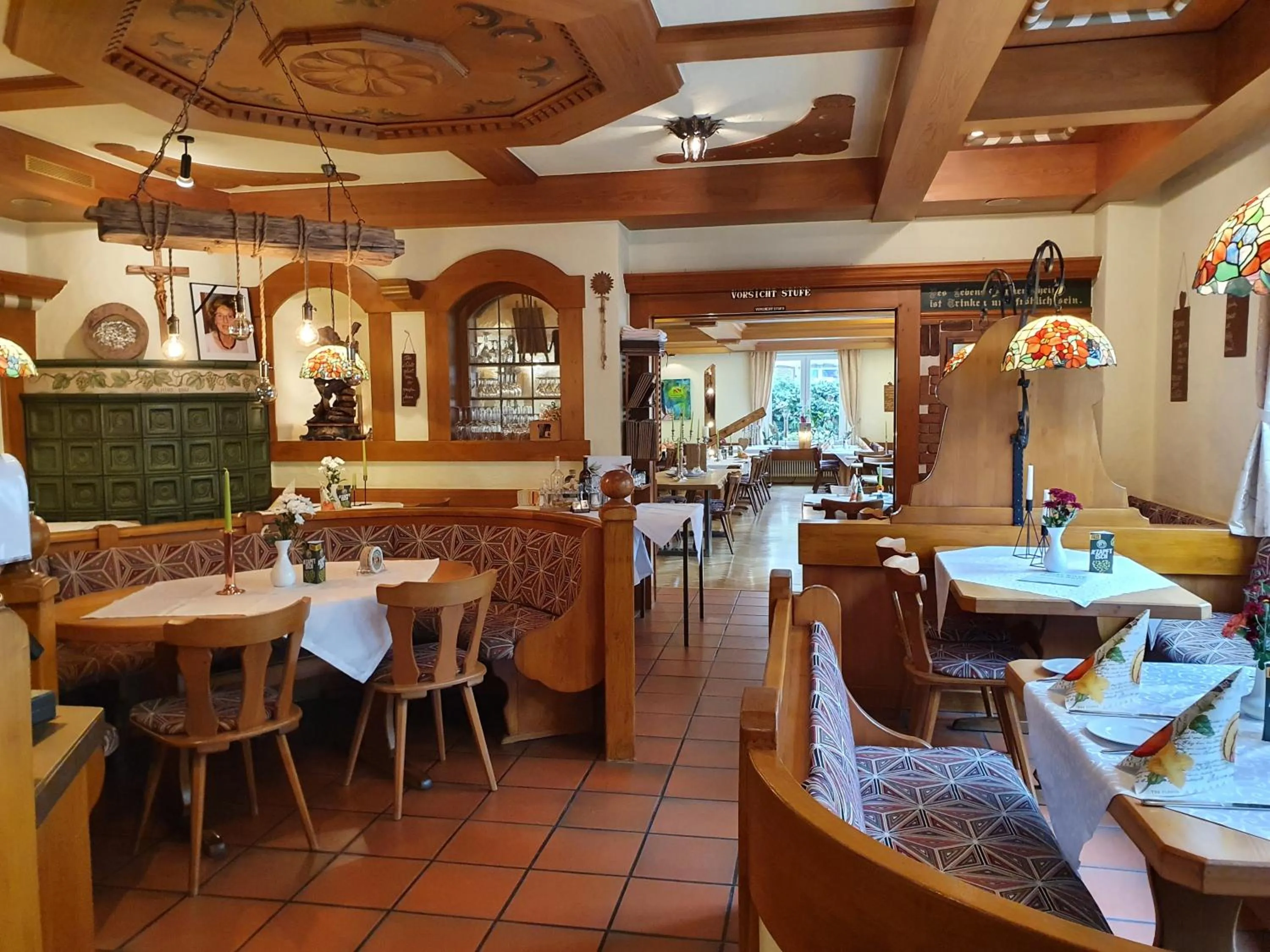 Restaurant/places to eat in Hotel Neuenburger Hof