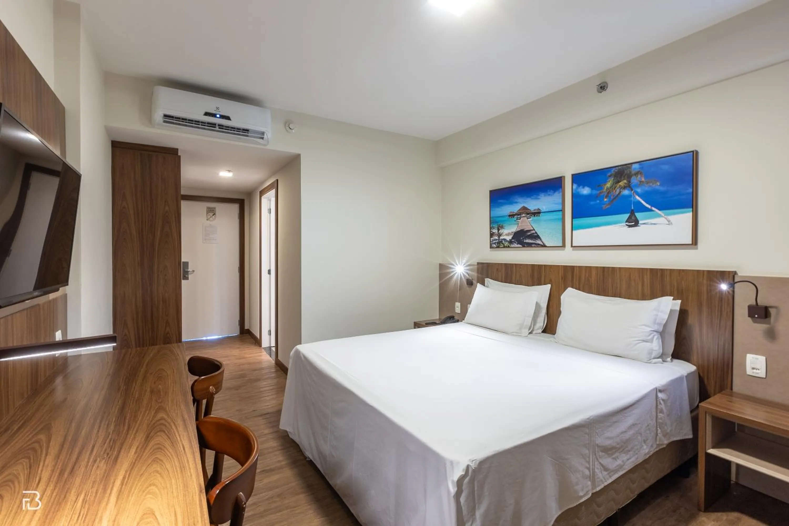 Photo of the whole room, Bed in Gran Executive Hotel