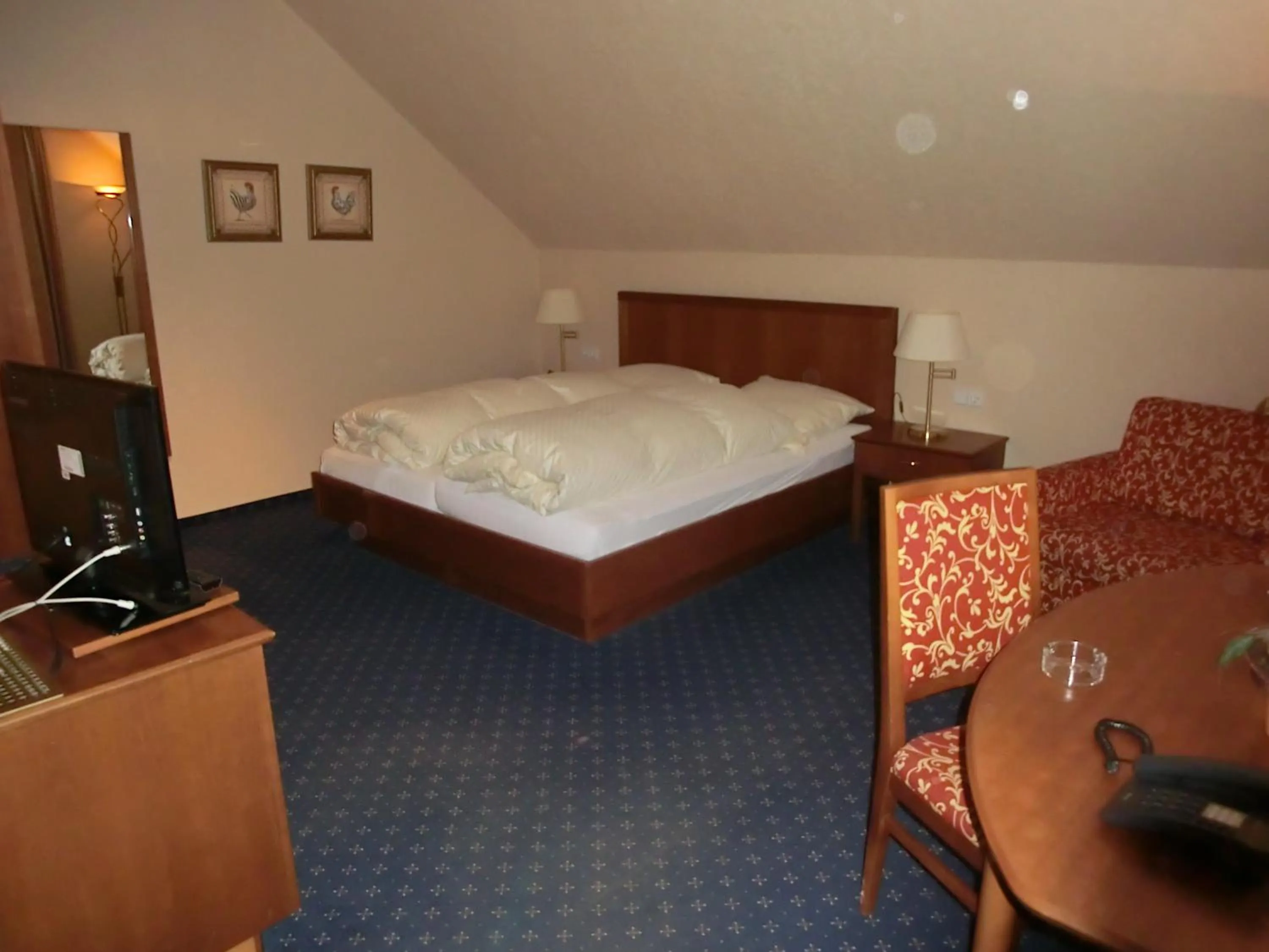 Photo of the whole room, Bed in Hotel Brügge