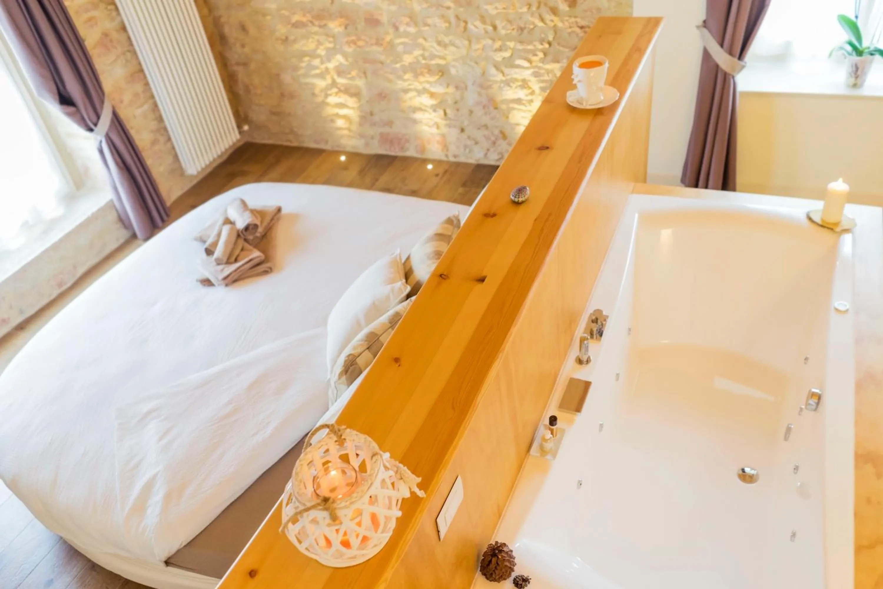 Hot Tub, Bed in Casa Leon d'Oro