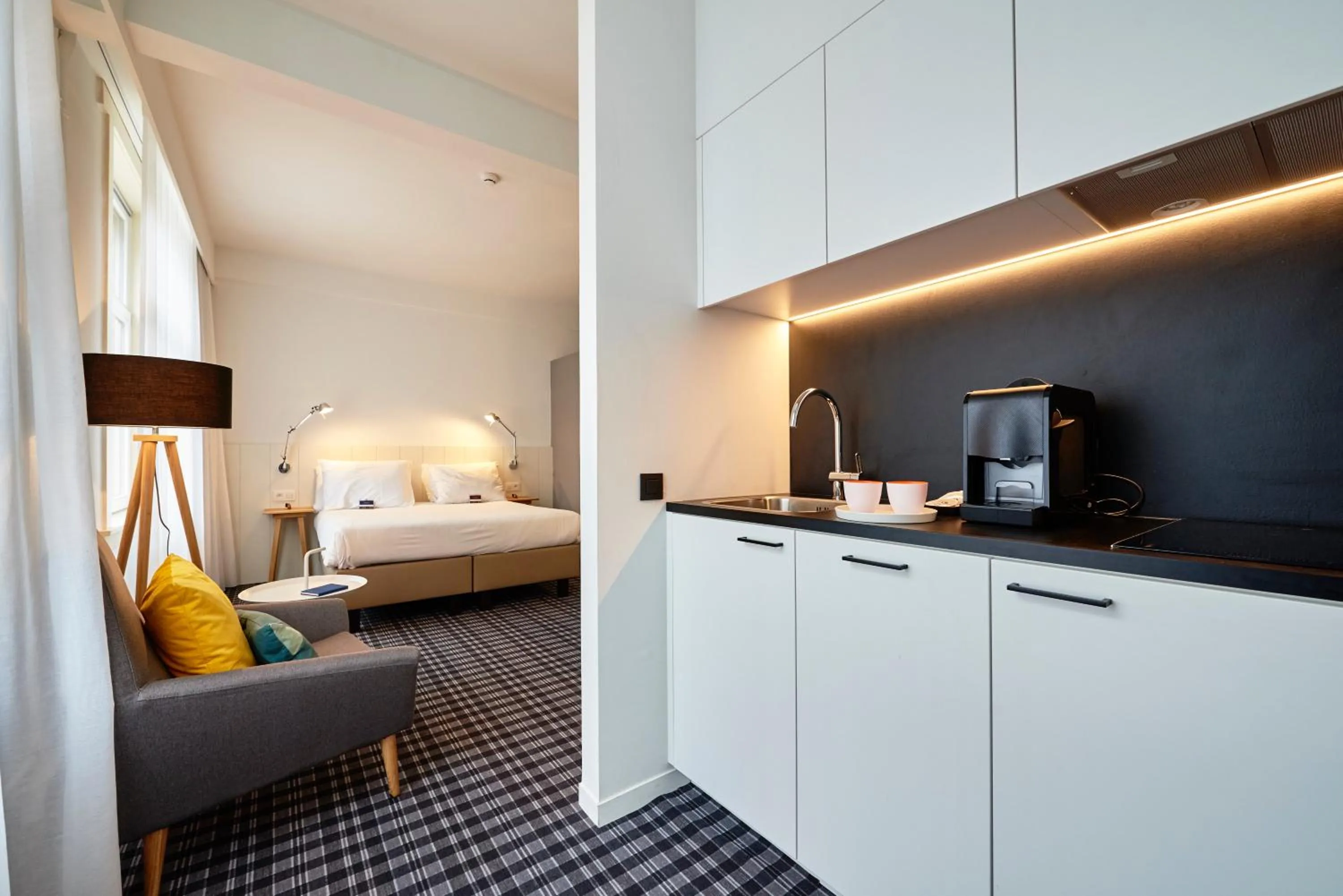 Kitchen or kitchenette, Bed in Leopold Hotel Ostend