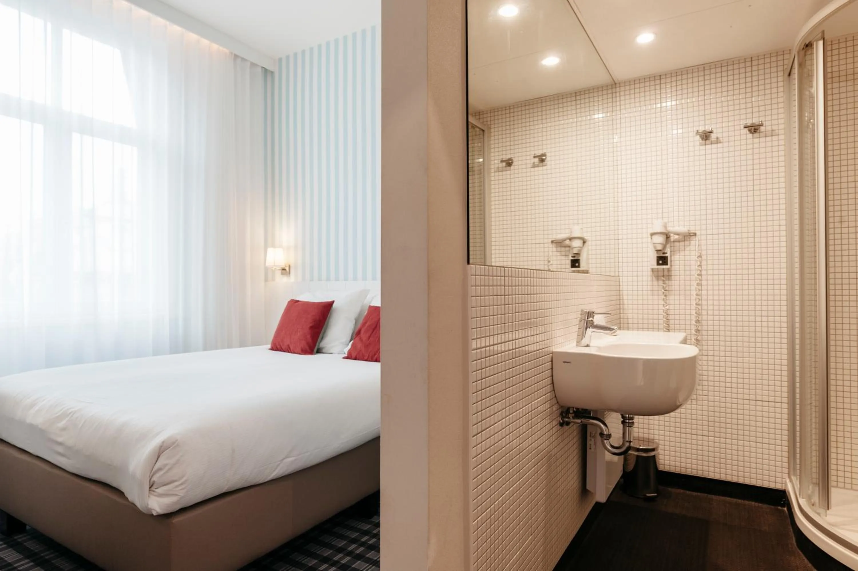 Shower, Bed in Leopold Hotel Ostend