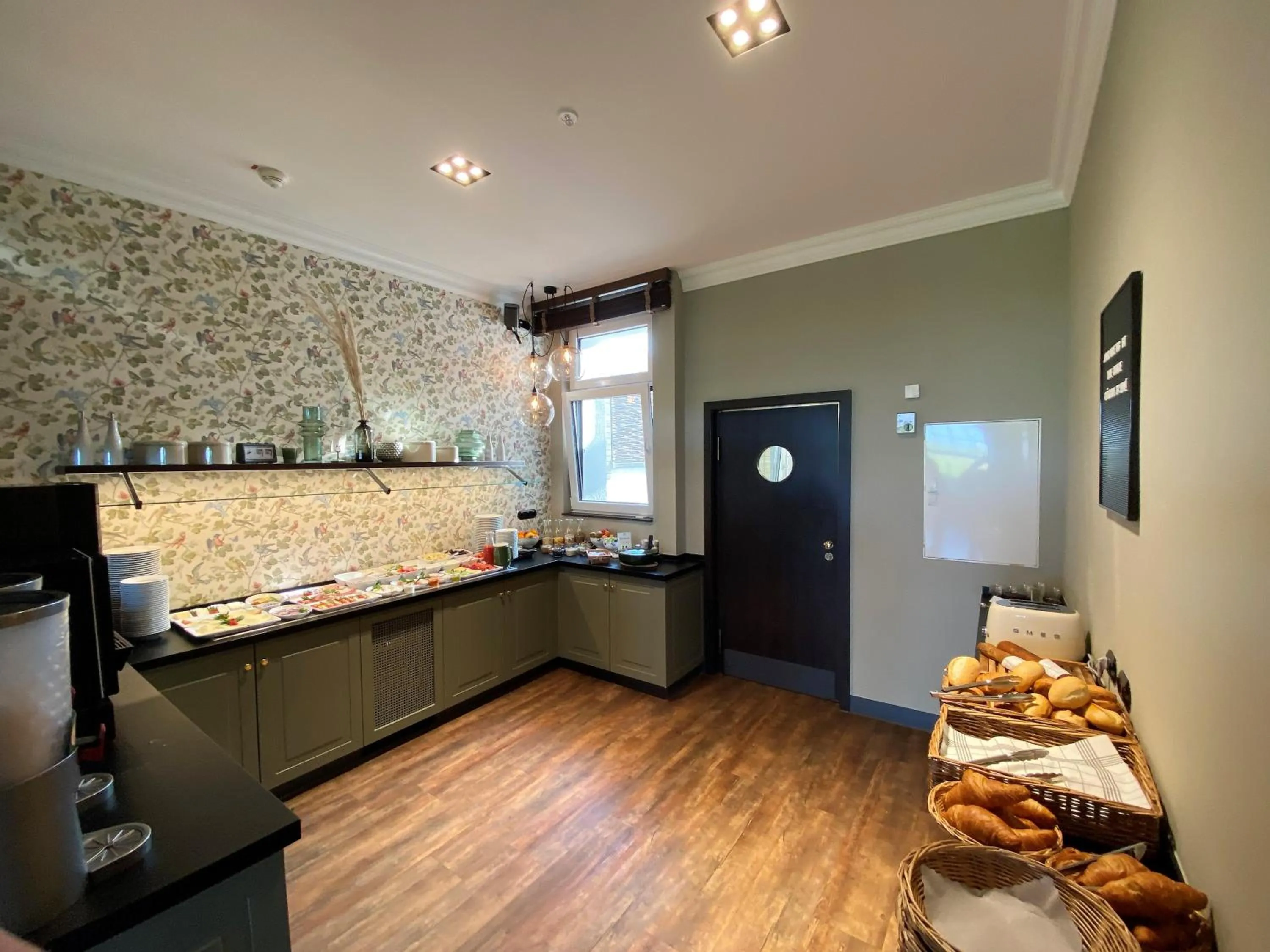 Breakfast in Villa Breeksee