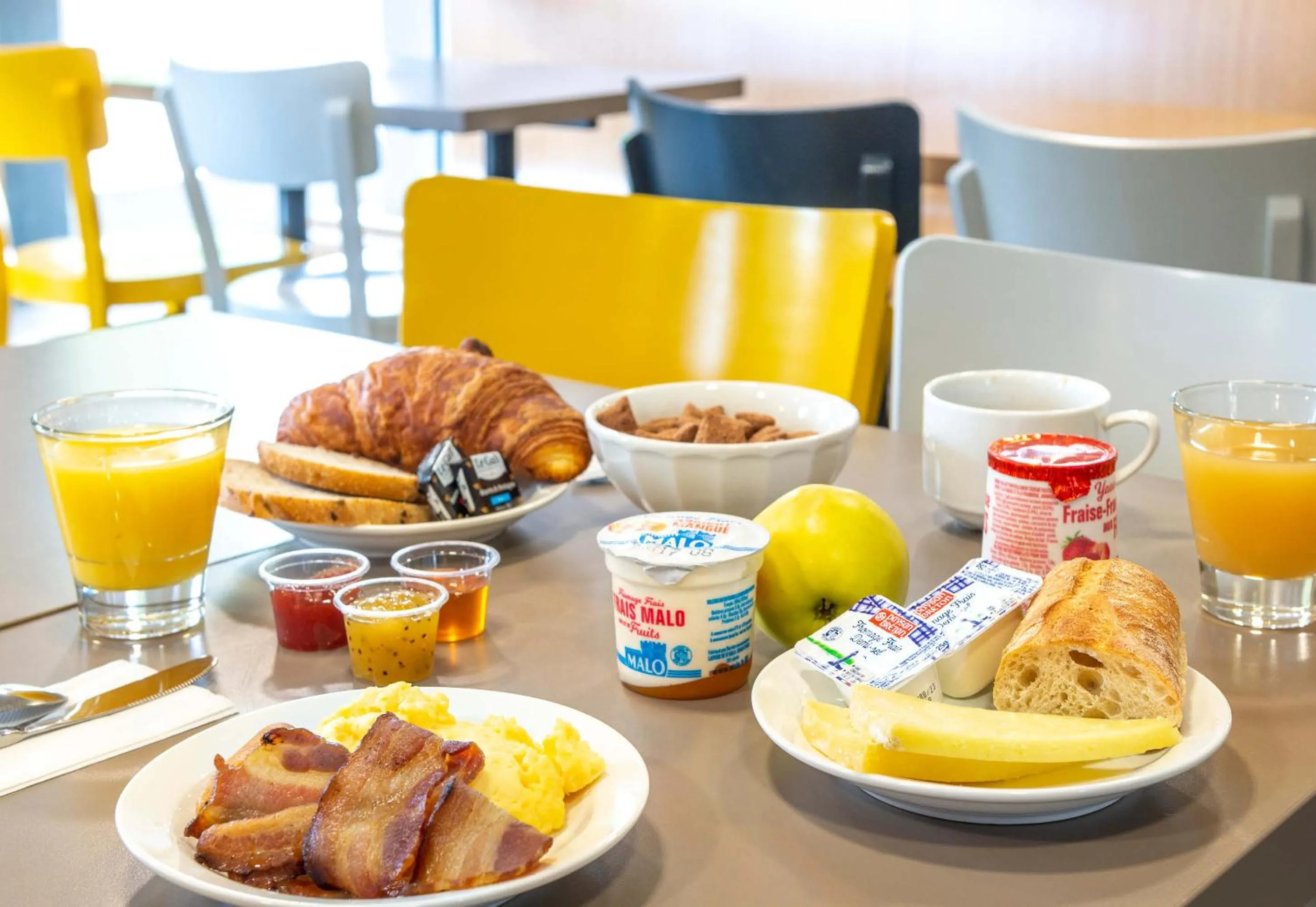 Breakfast in B&B HOTEL Nantes Parc Expos La Chapelle