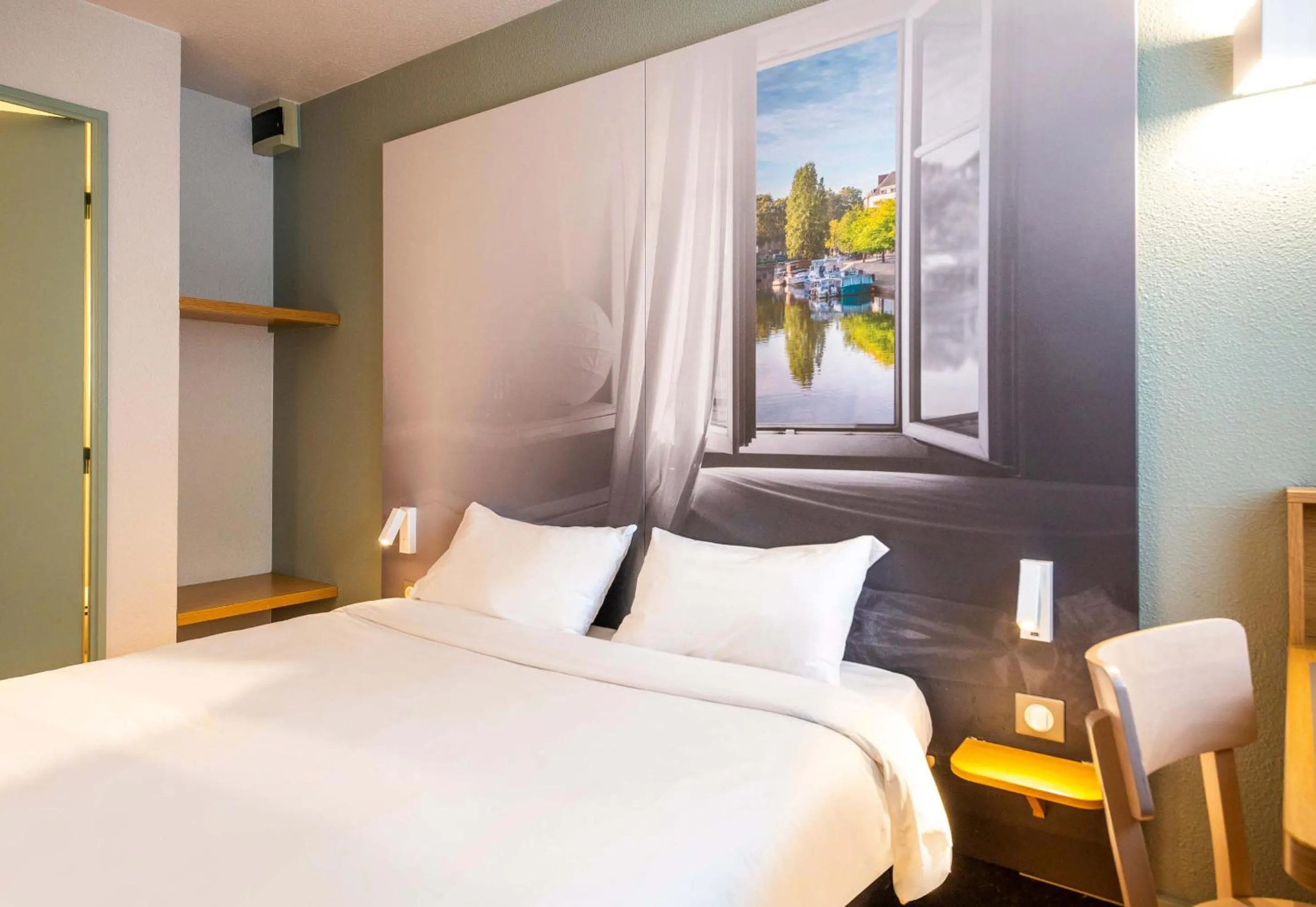 Bedroom, Bed in B&B HOTEL Nantes Parc Expos La Chapelle