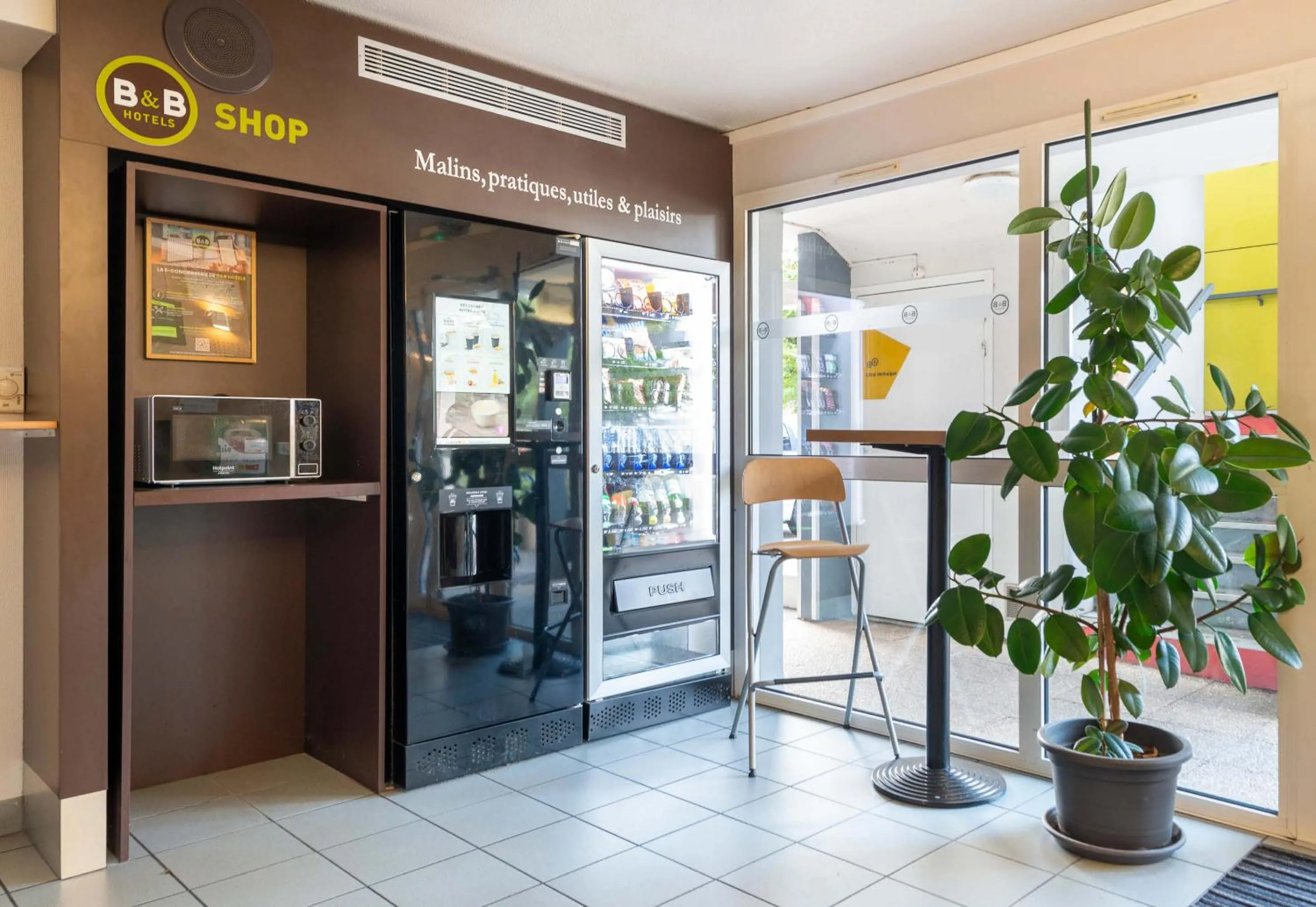 vending machine in B&B HOTEL Nantes Parc Expos La Chapelle