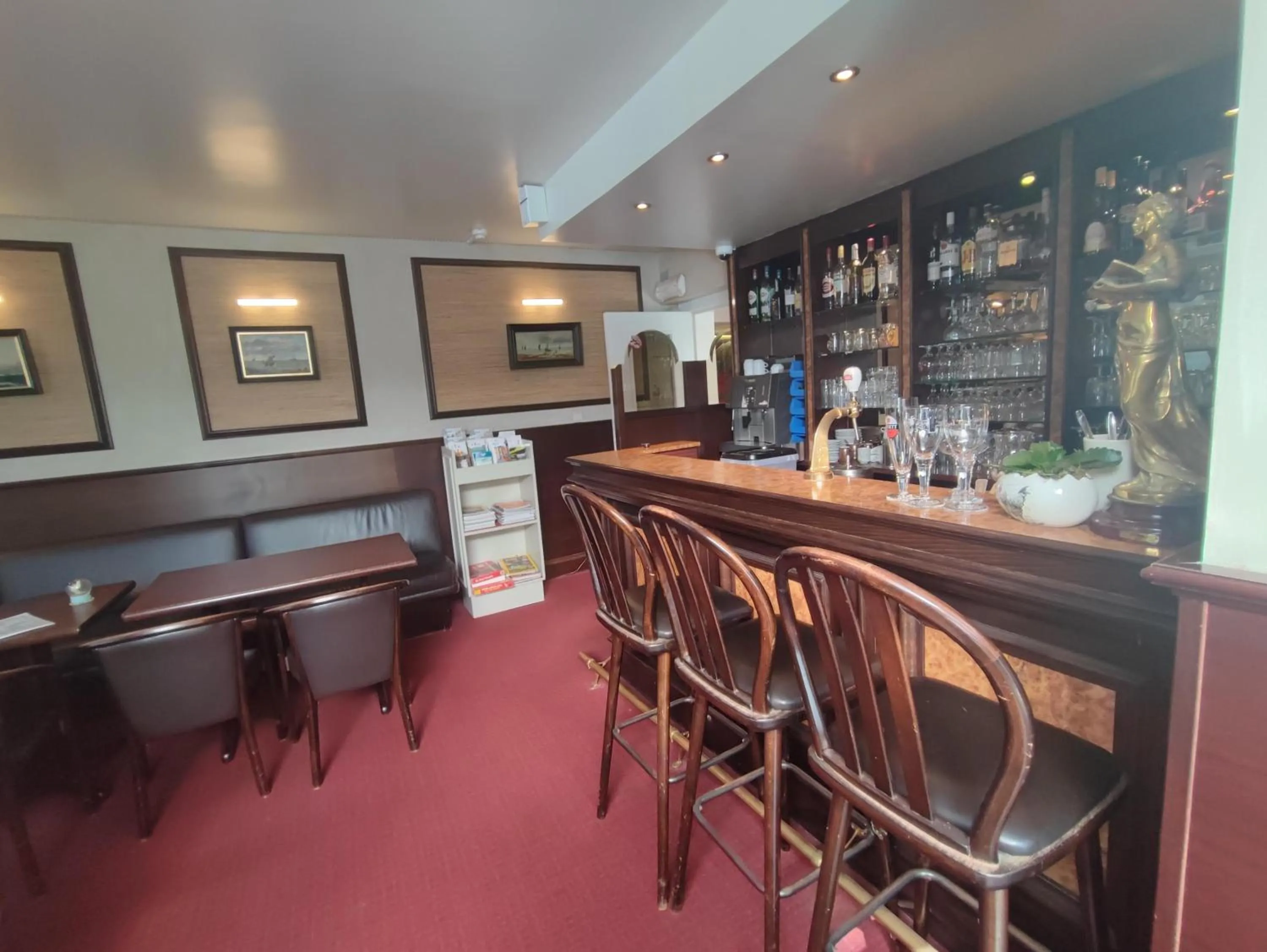 Lounge or bar in Hotel Glenmore