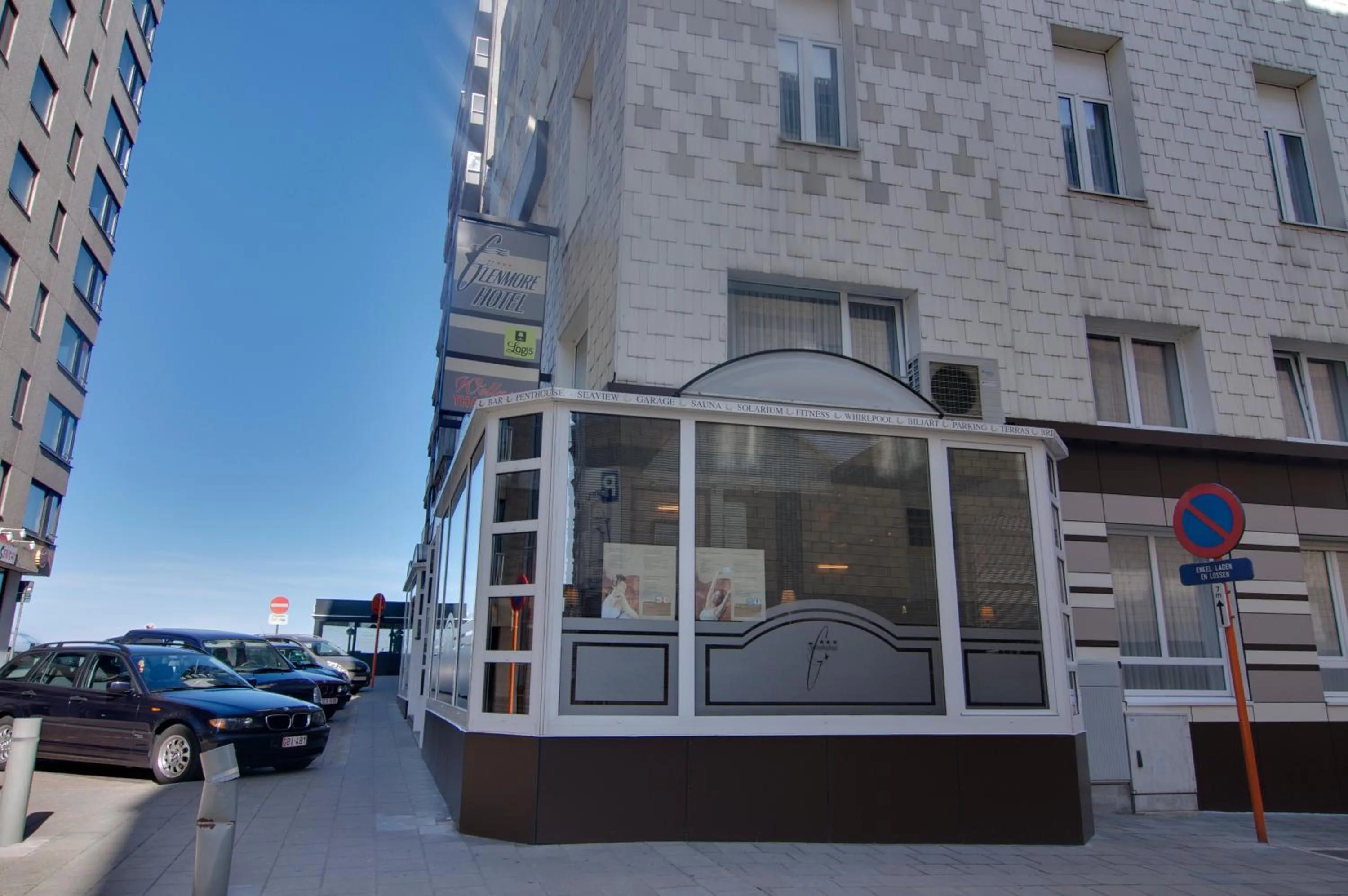 Facade/entrance in Hotel Glenmore