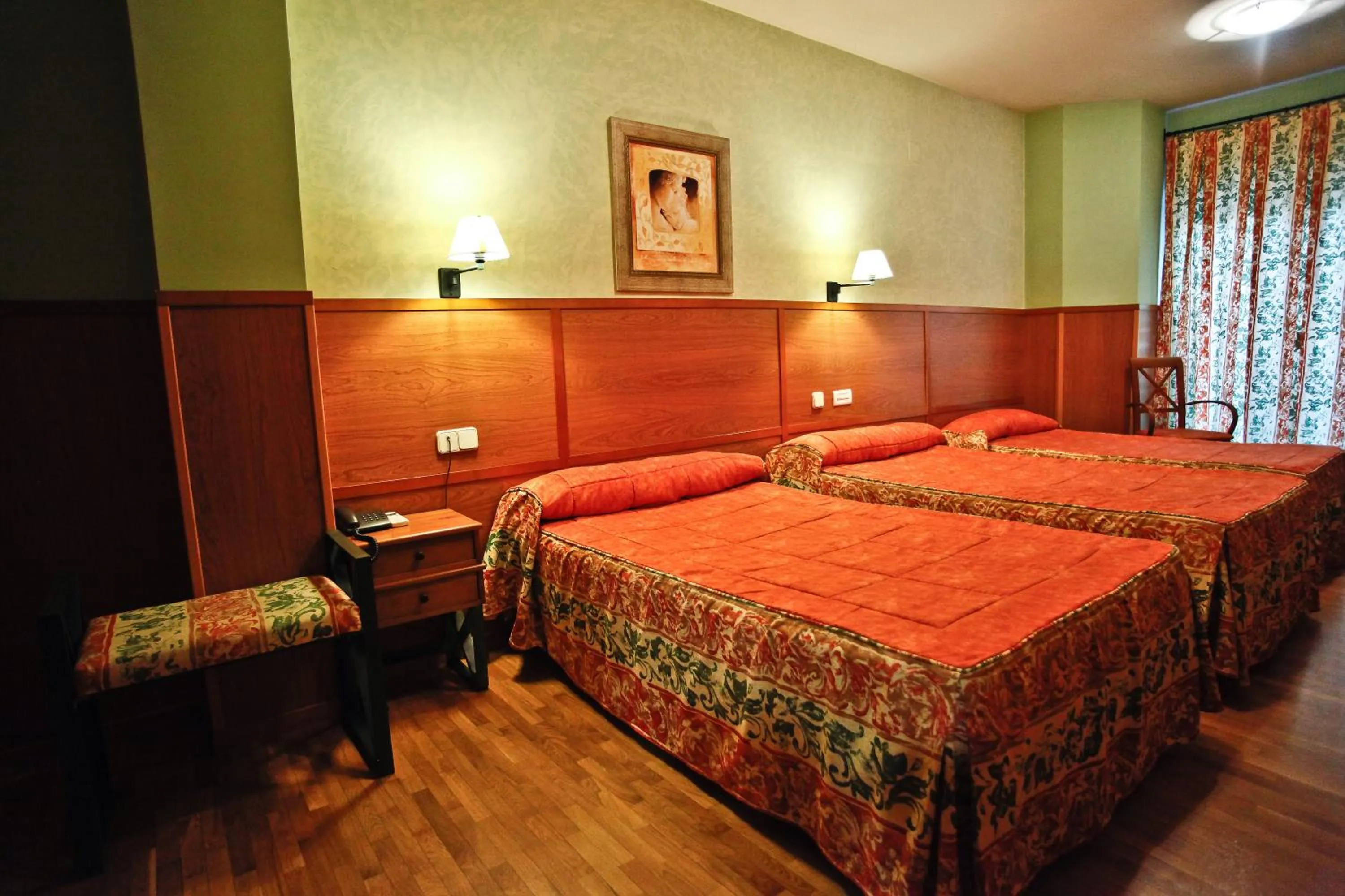 Photo of the whole room, Bed in Hotel Pio XII Jumilla