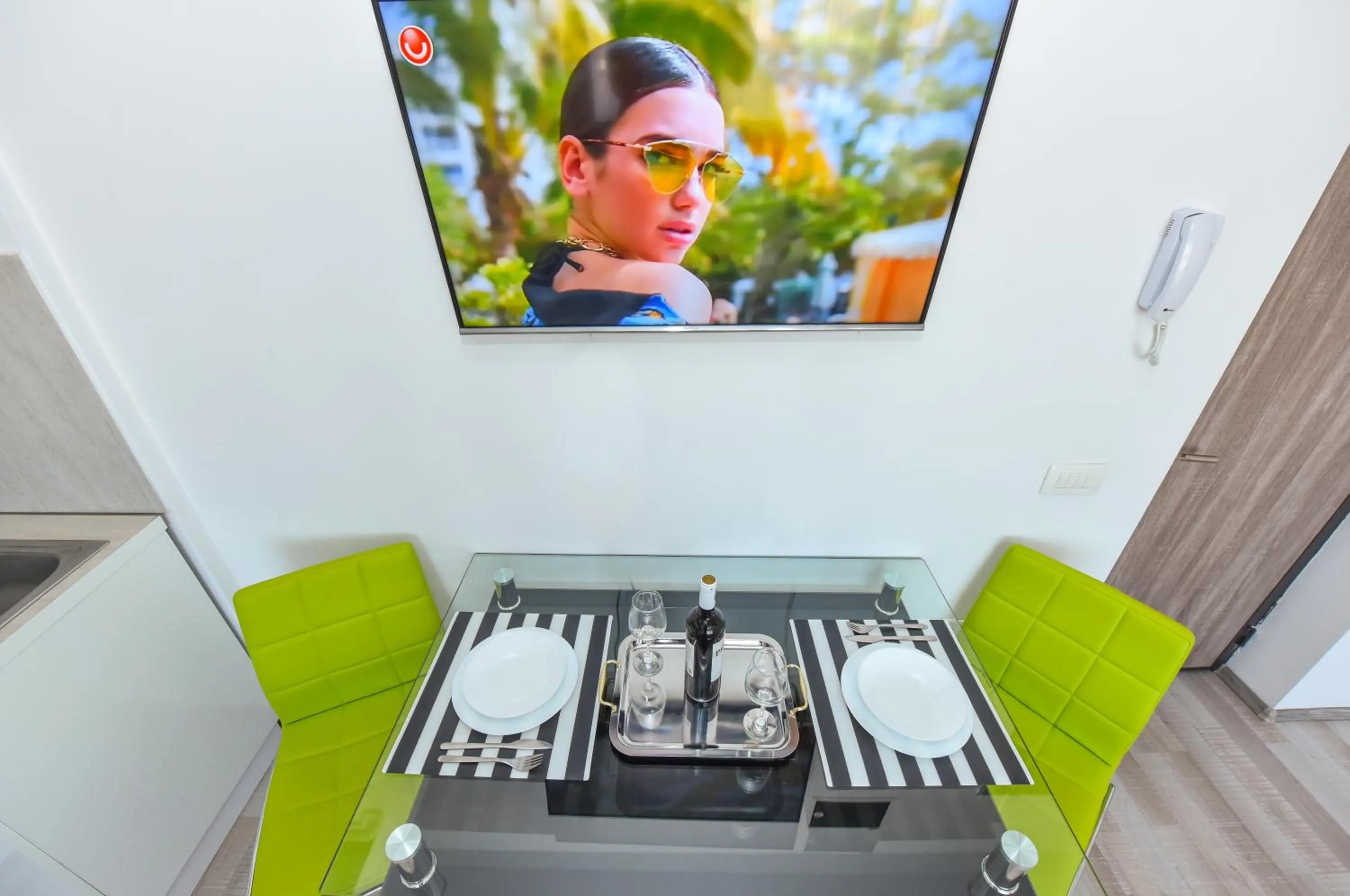 Coffee/tea facilities in Harmony Suites