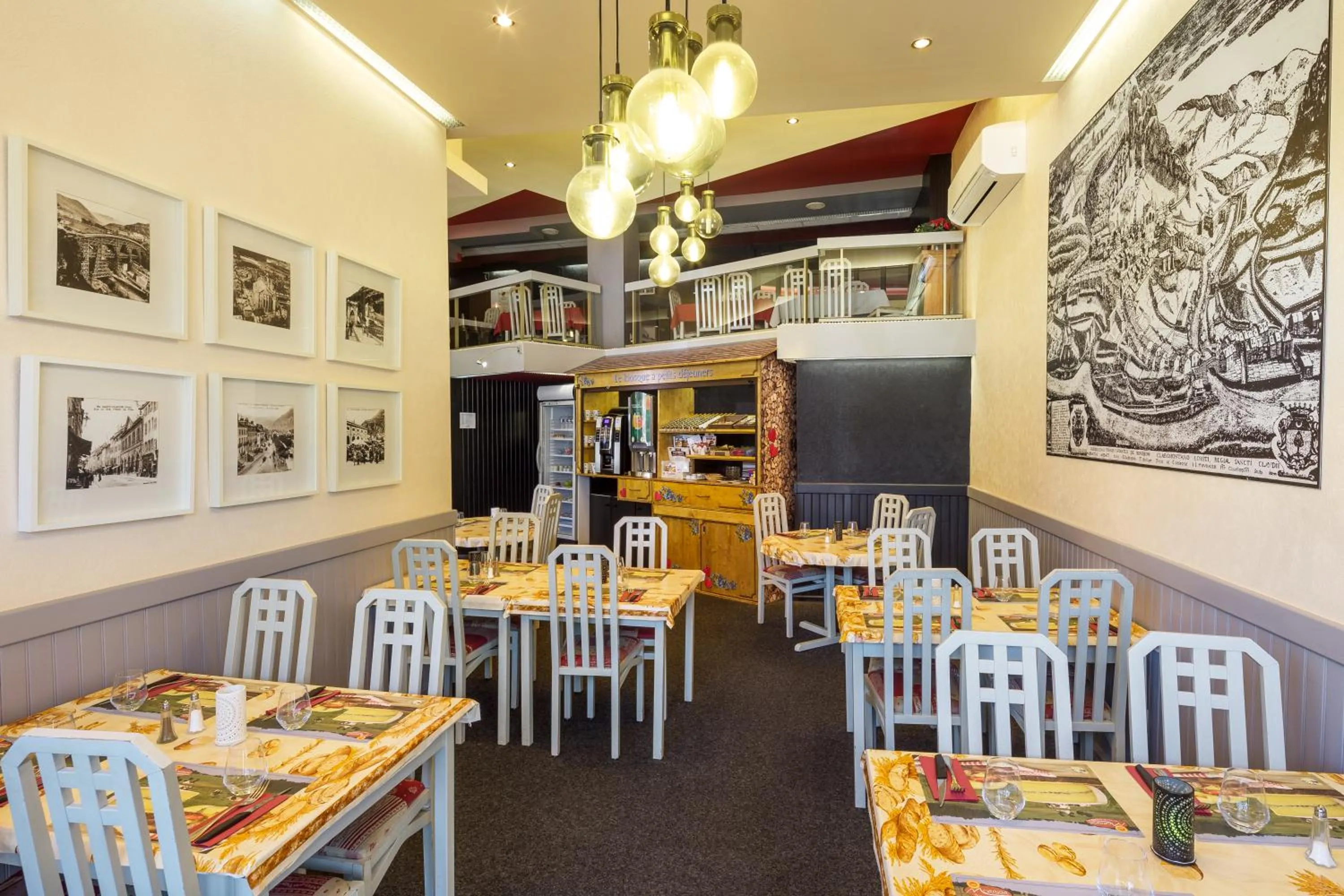 Restaurant/places to eat in Hôtel Saint-Hubert