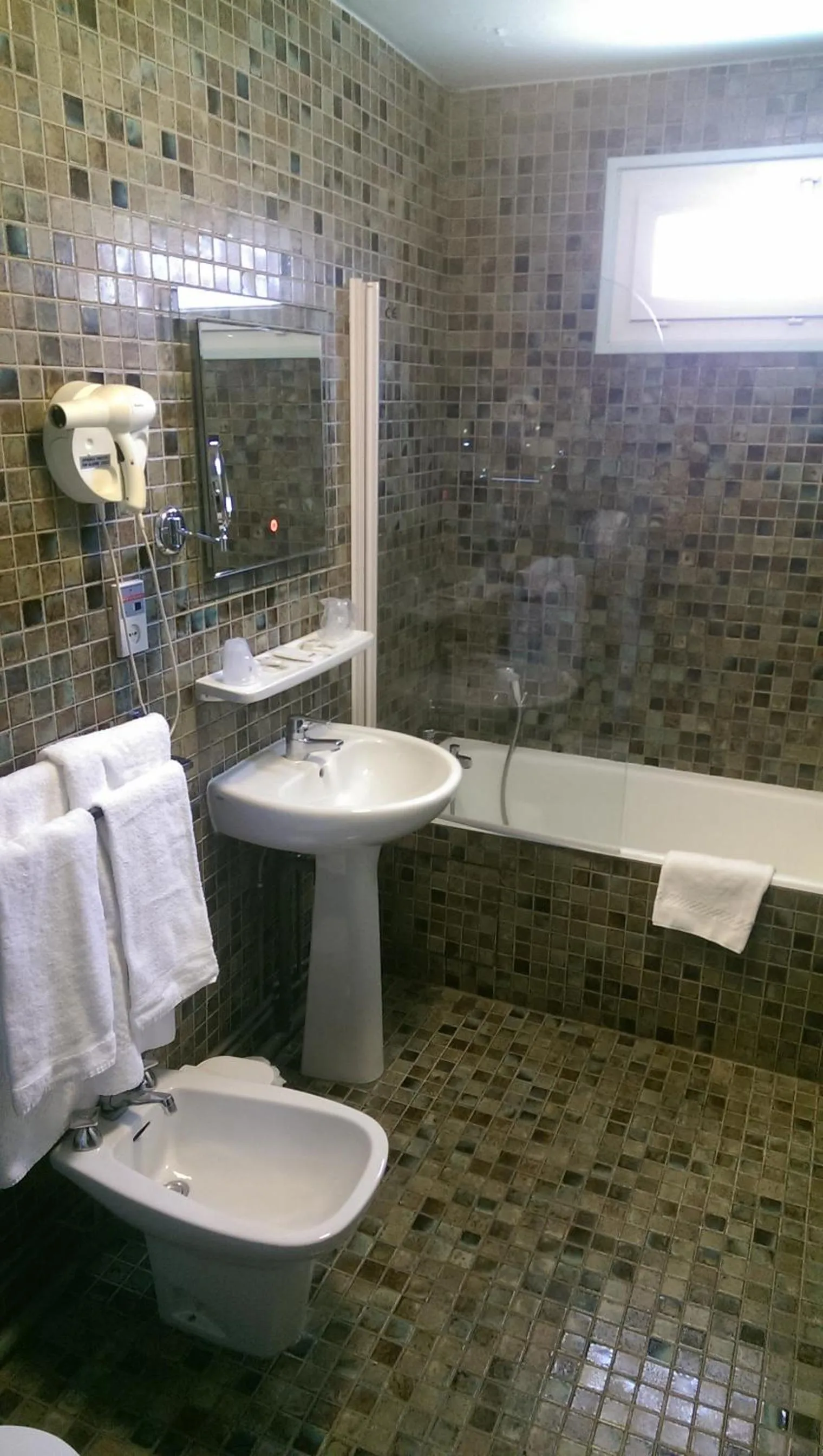 Bathroom in Hôtel Saint-Hubert