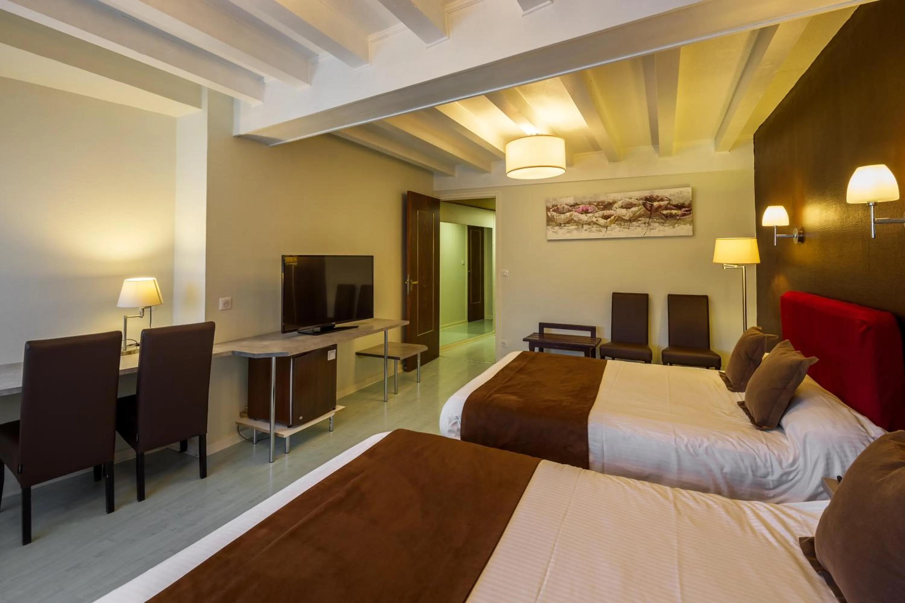 City view, Bed in Hôtel Saint-Hubert