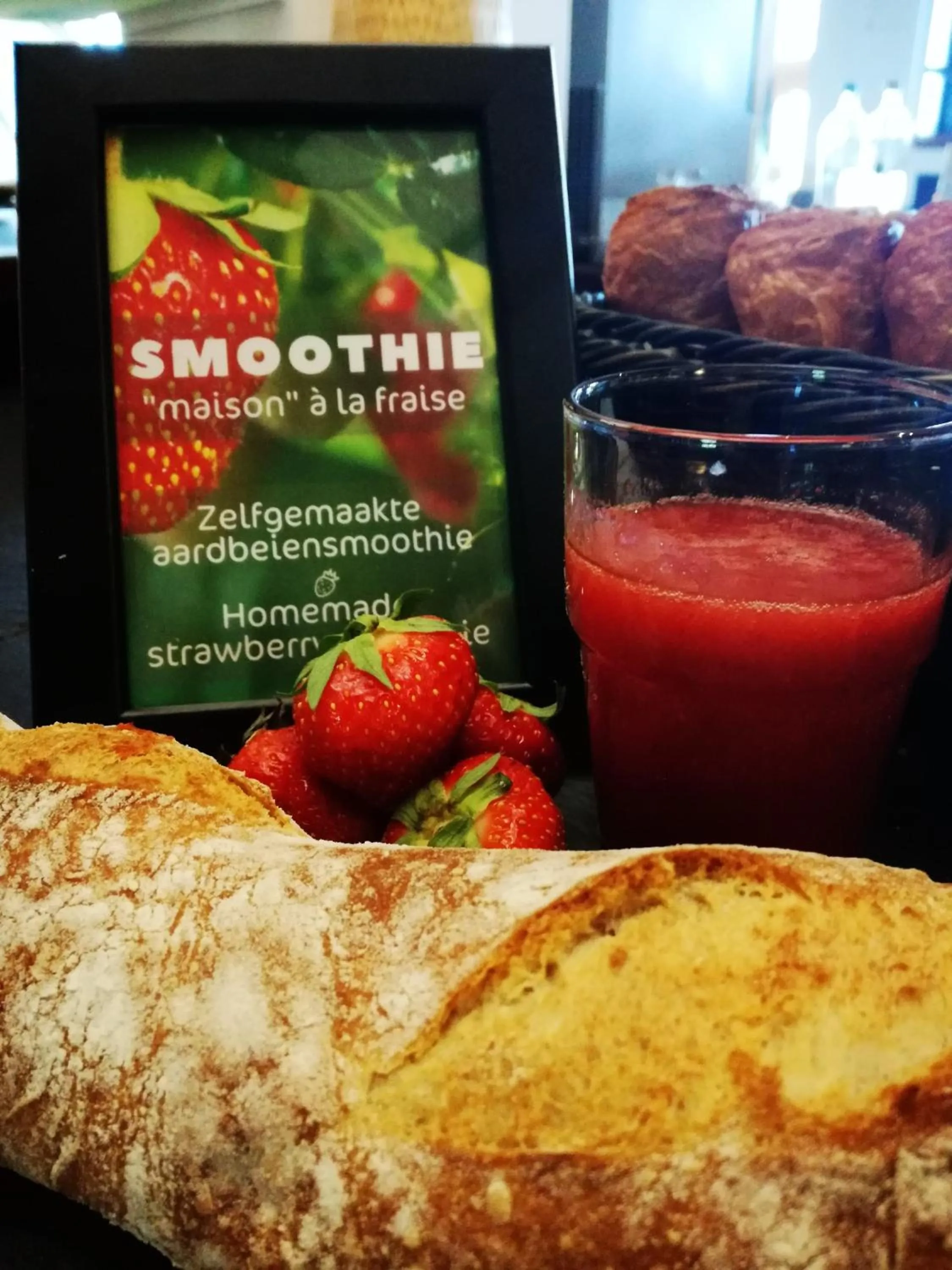 Breakfast in Hôtel L'Amandier