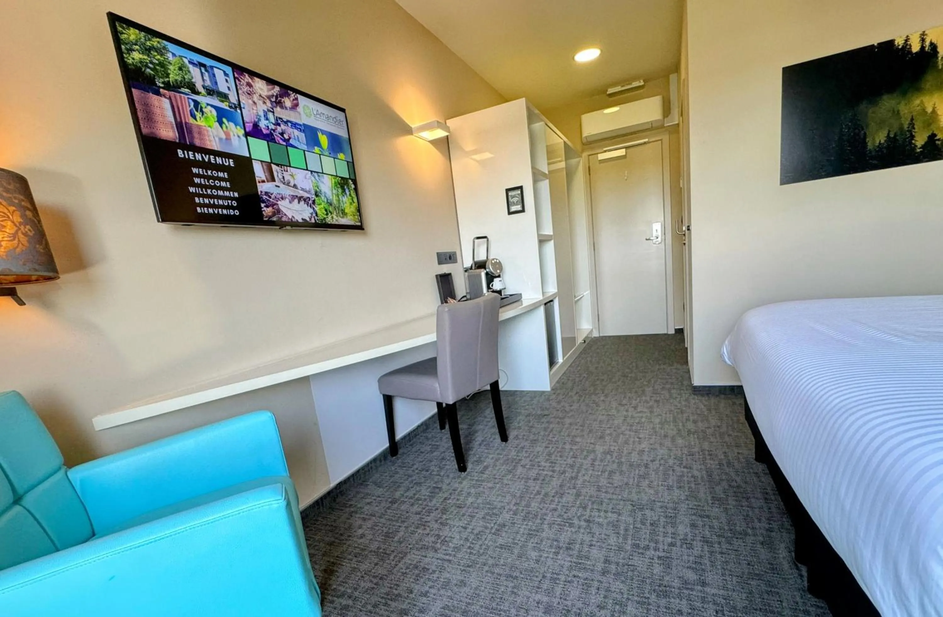 Bed in Hôtel L'Amandier