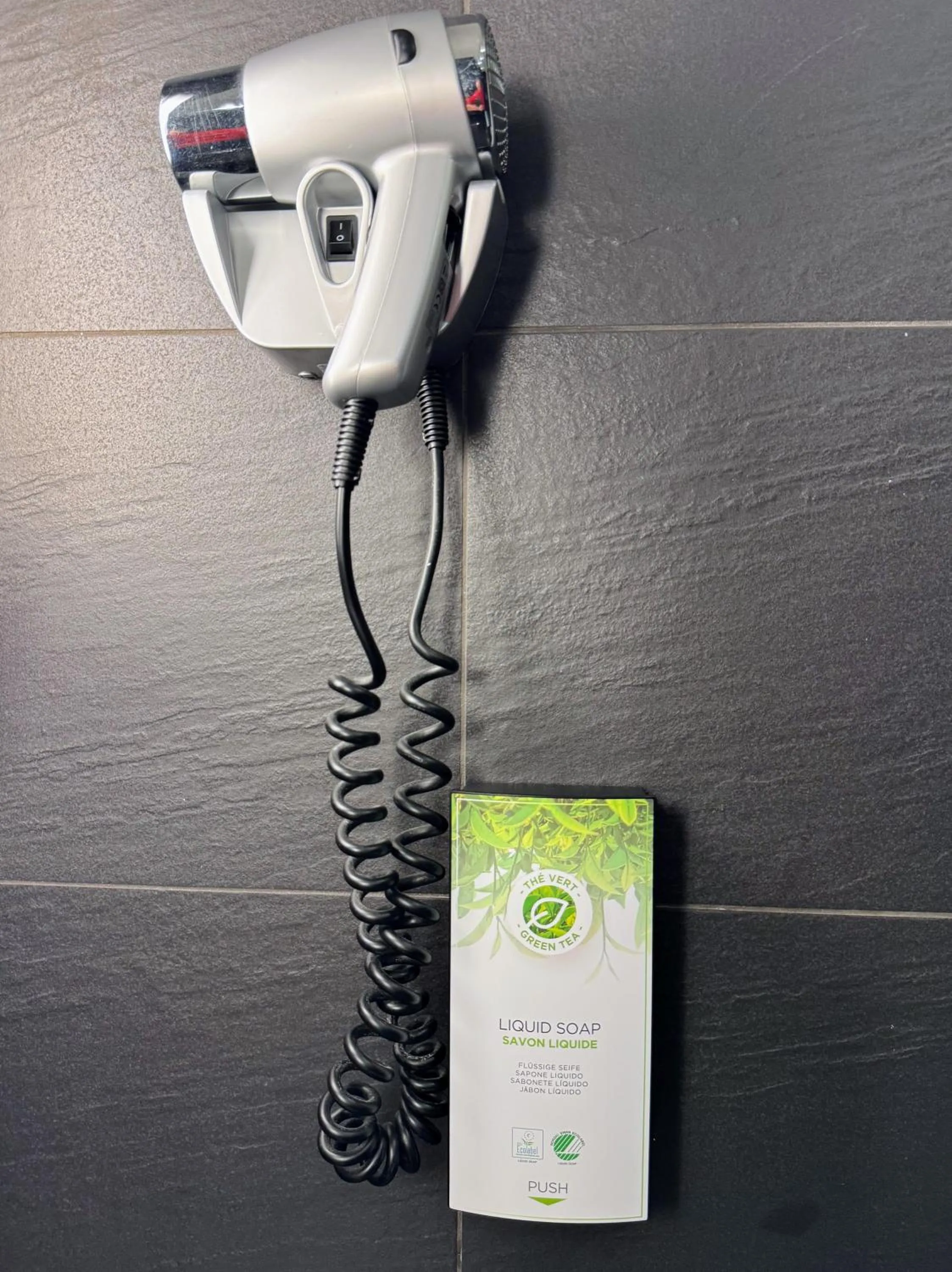 Bathroom in Hôtel L'Amandier