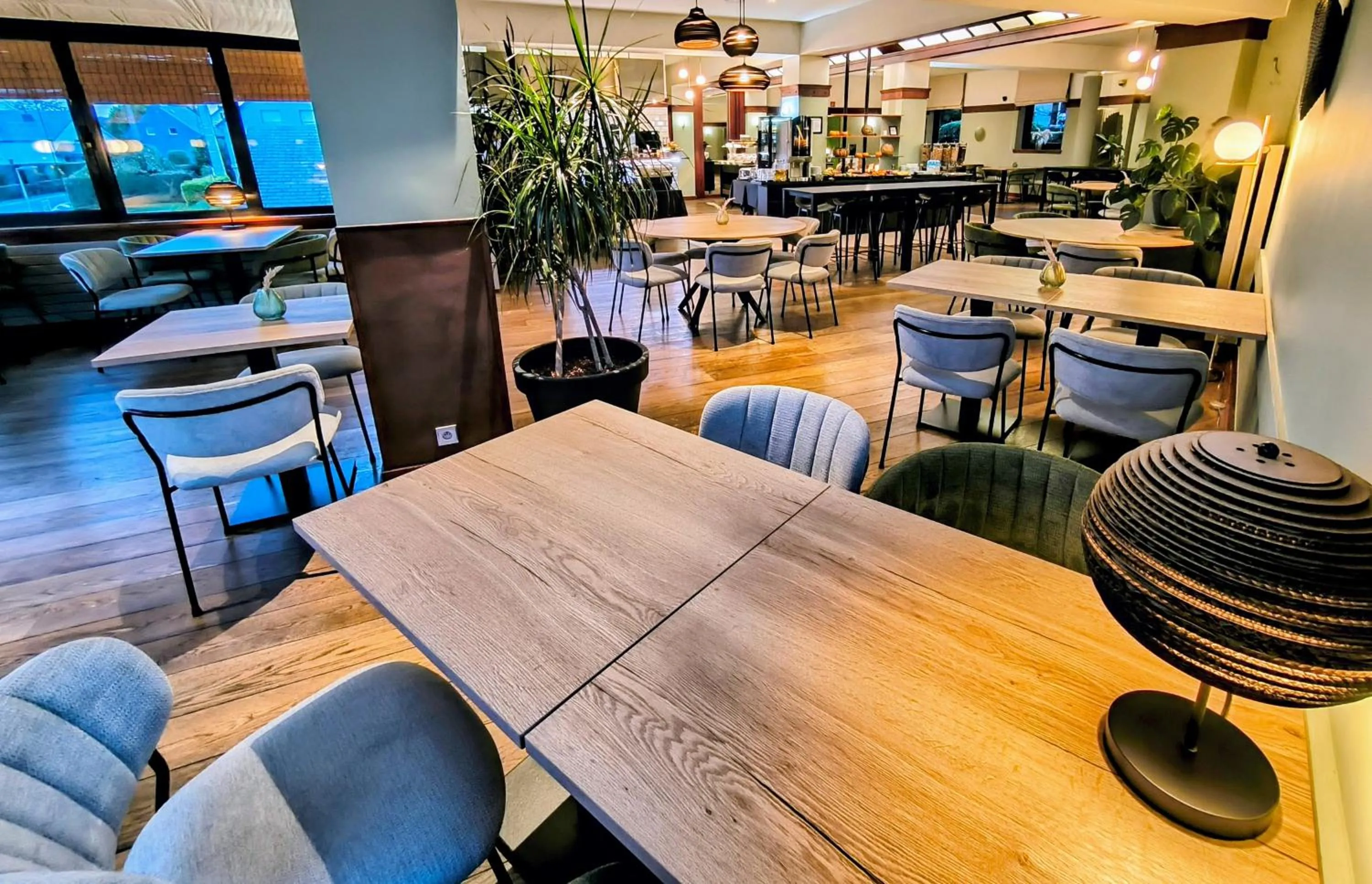 Buffet breakfast in Hôtel L'Amandier