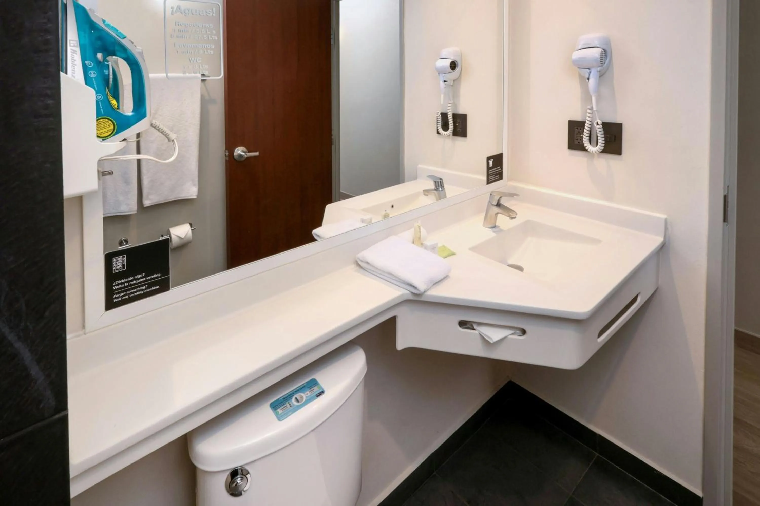 Bathroom in City Express Plus by Marriott Ciudad de México Mundo E