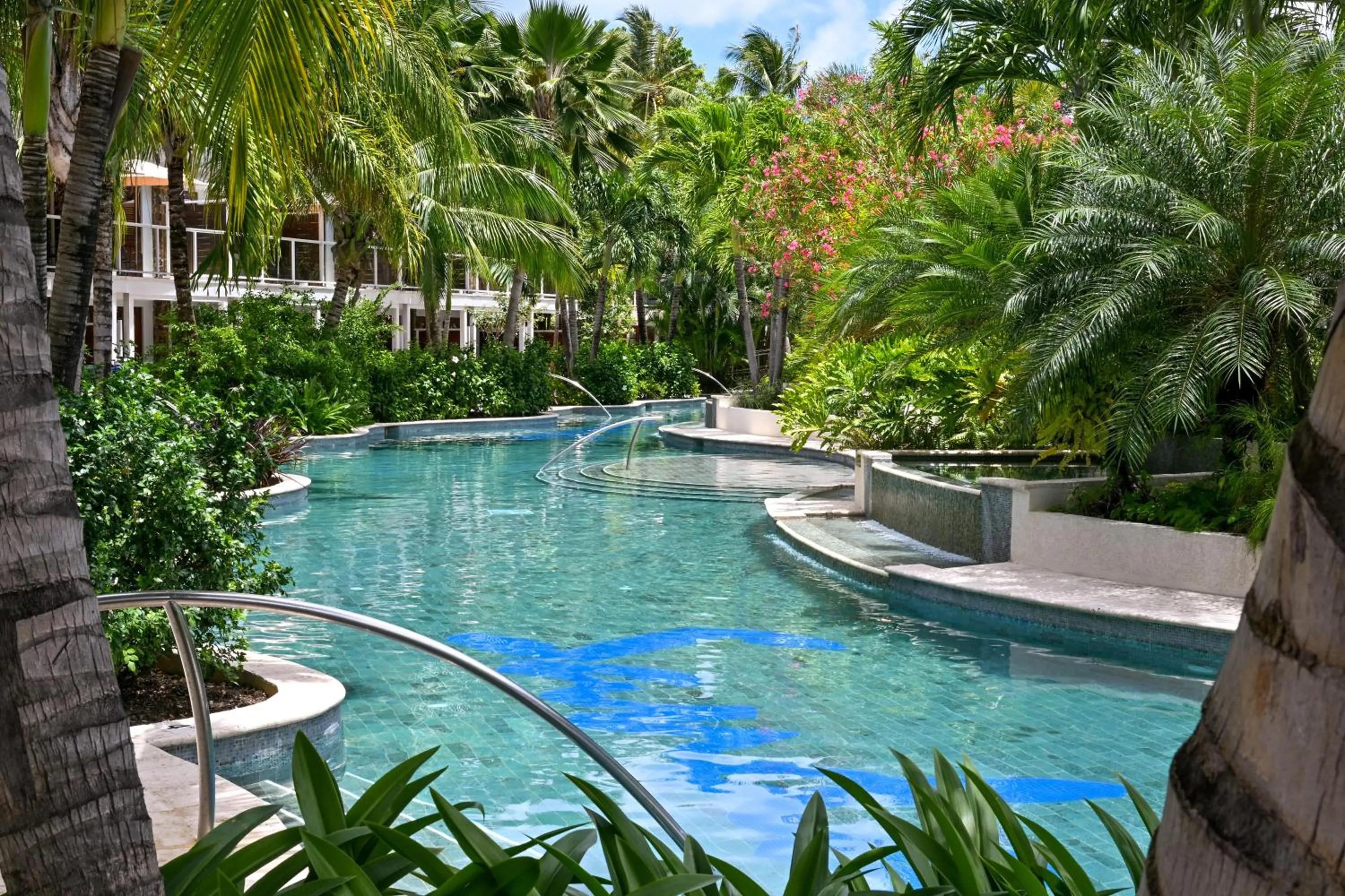 Swimming pool in Sandals Halcyon Beach All Inclusive - Couples Only