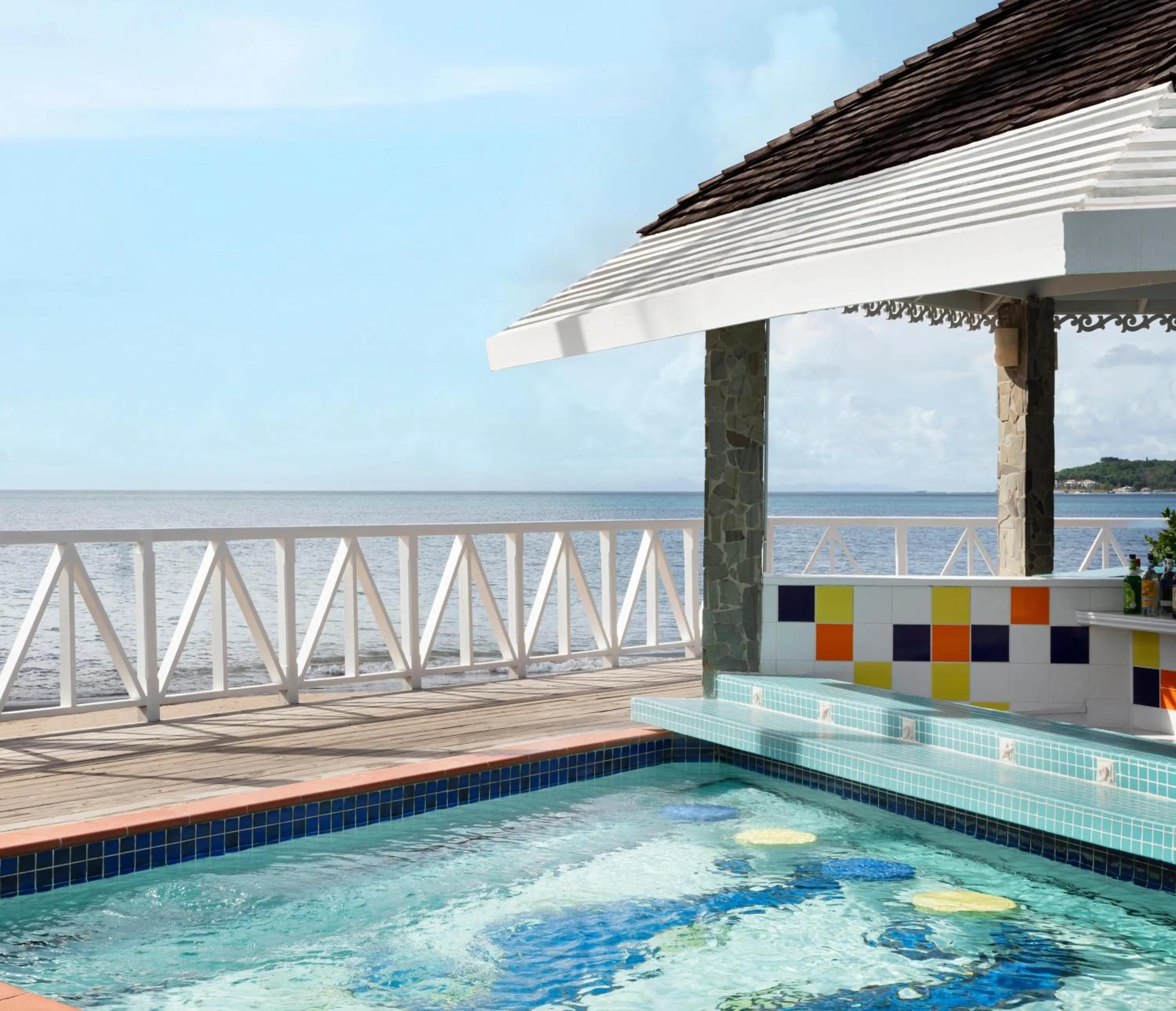 Lounge or bar in Sandals Halcyon Beach All Inclusive - Couples Only