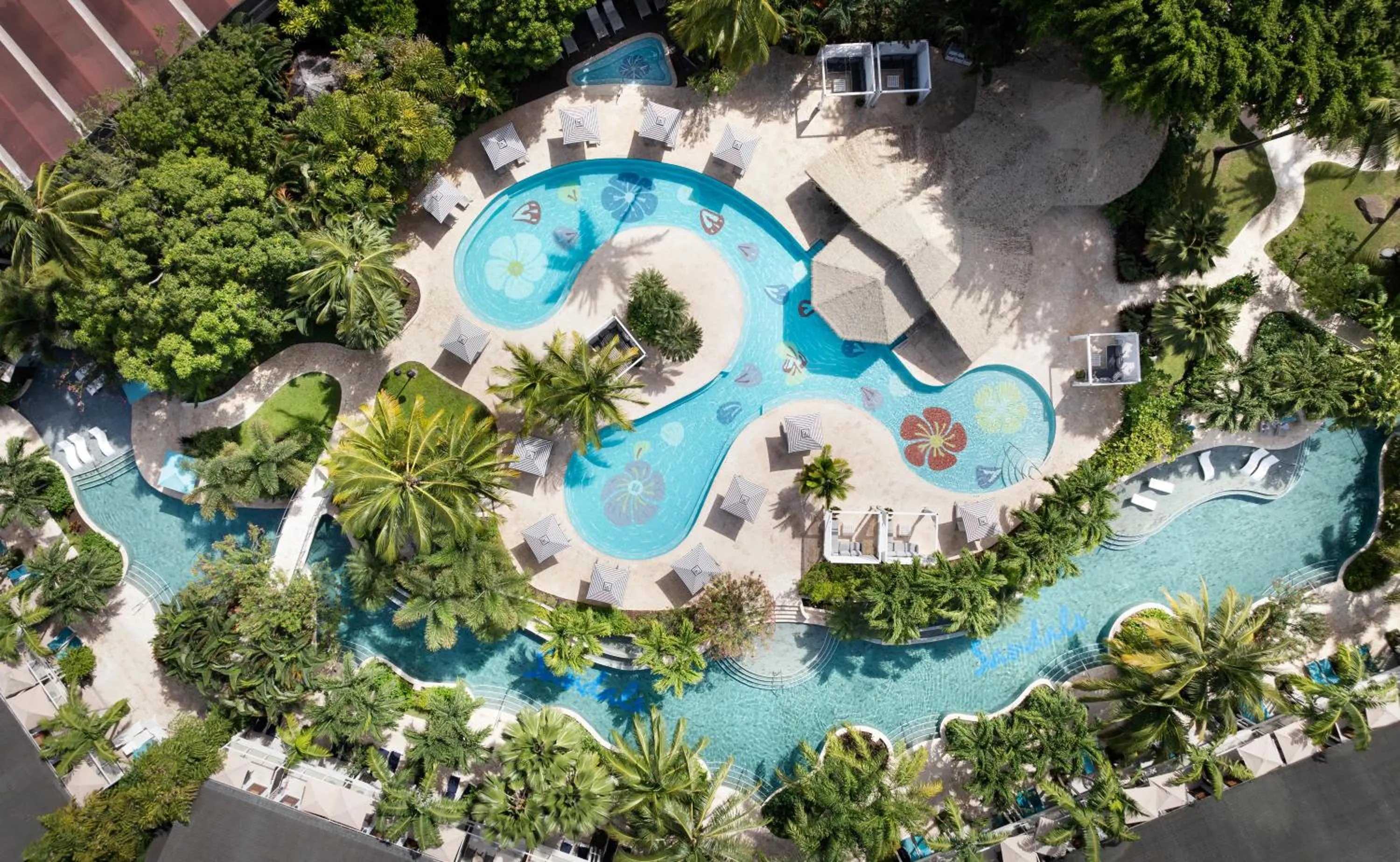 Swimming pool in Sandals Halcyon Beach All Inclusive - Couples Only