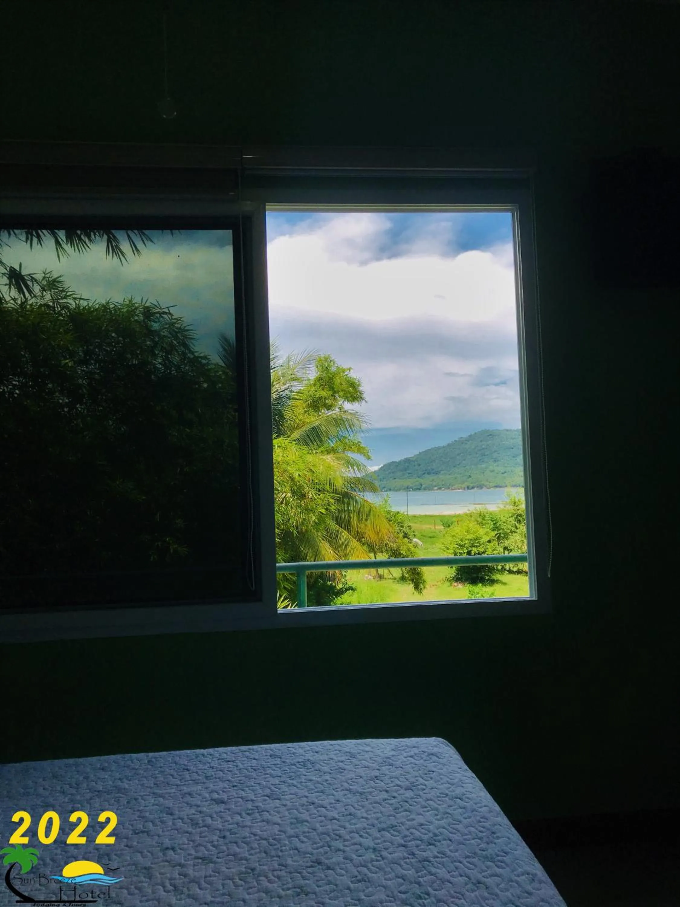 Lake view, Bed in Sun Breeze Hotel