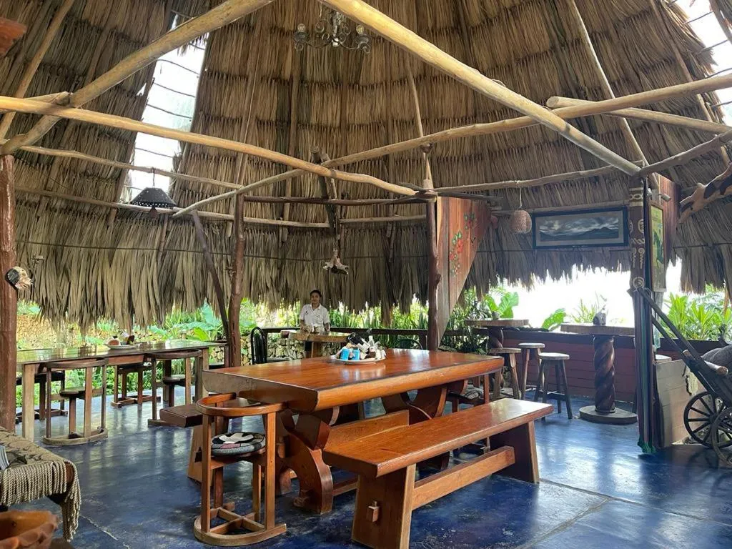 Restaurant/places to eat in Hotel Mon Ami