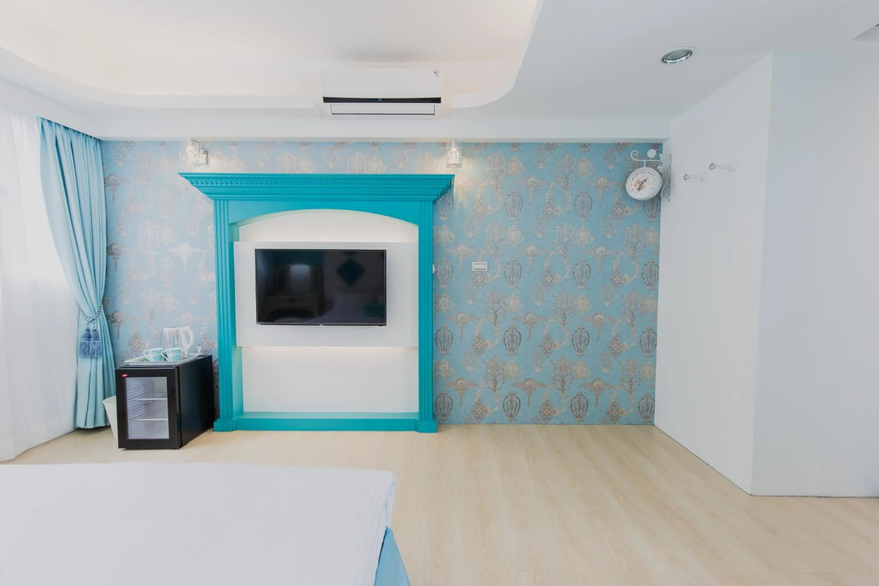 TV and multimedia in 瑞豐夜市 Welcome The Sun Enjoy The Moon