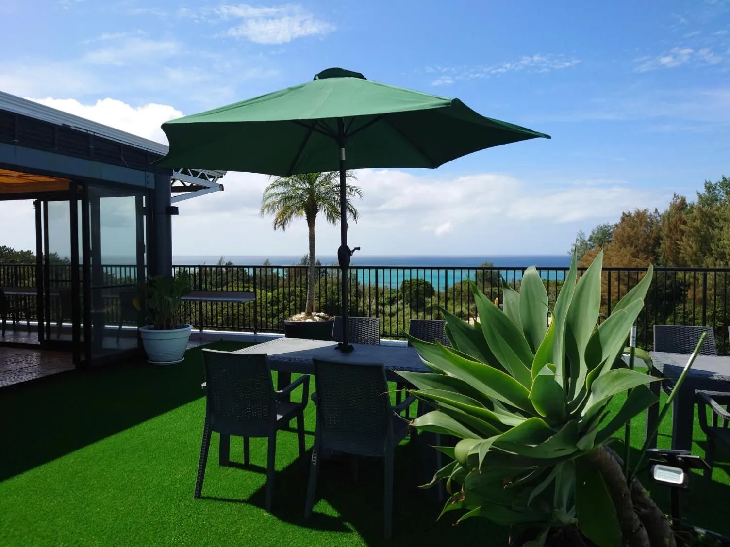 Restaurant/places to eat in The Peridot Smart Hotel Tancha Ward