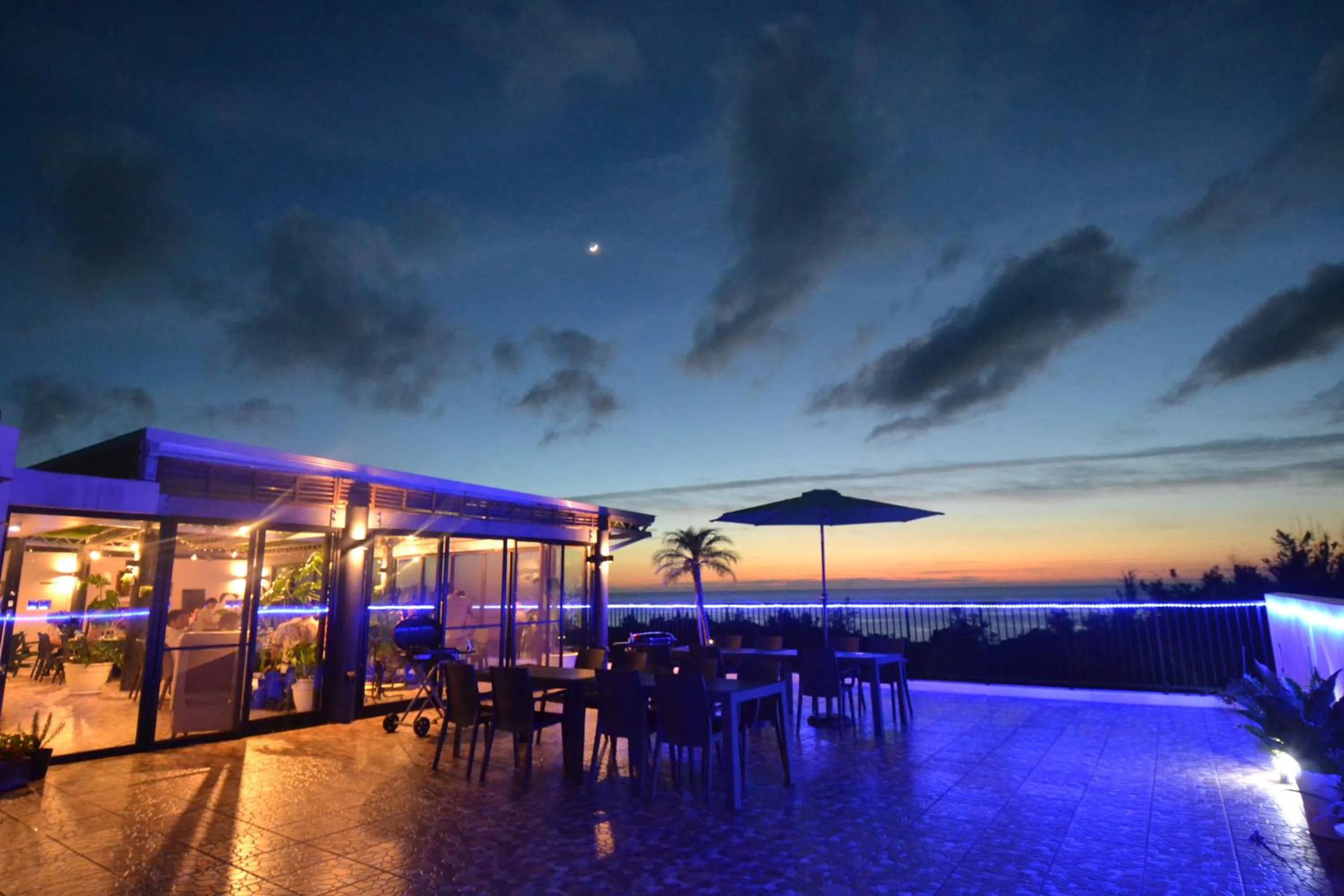 Restaurant/places to eat in The Peridot Smart Hotel Tancha Ward