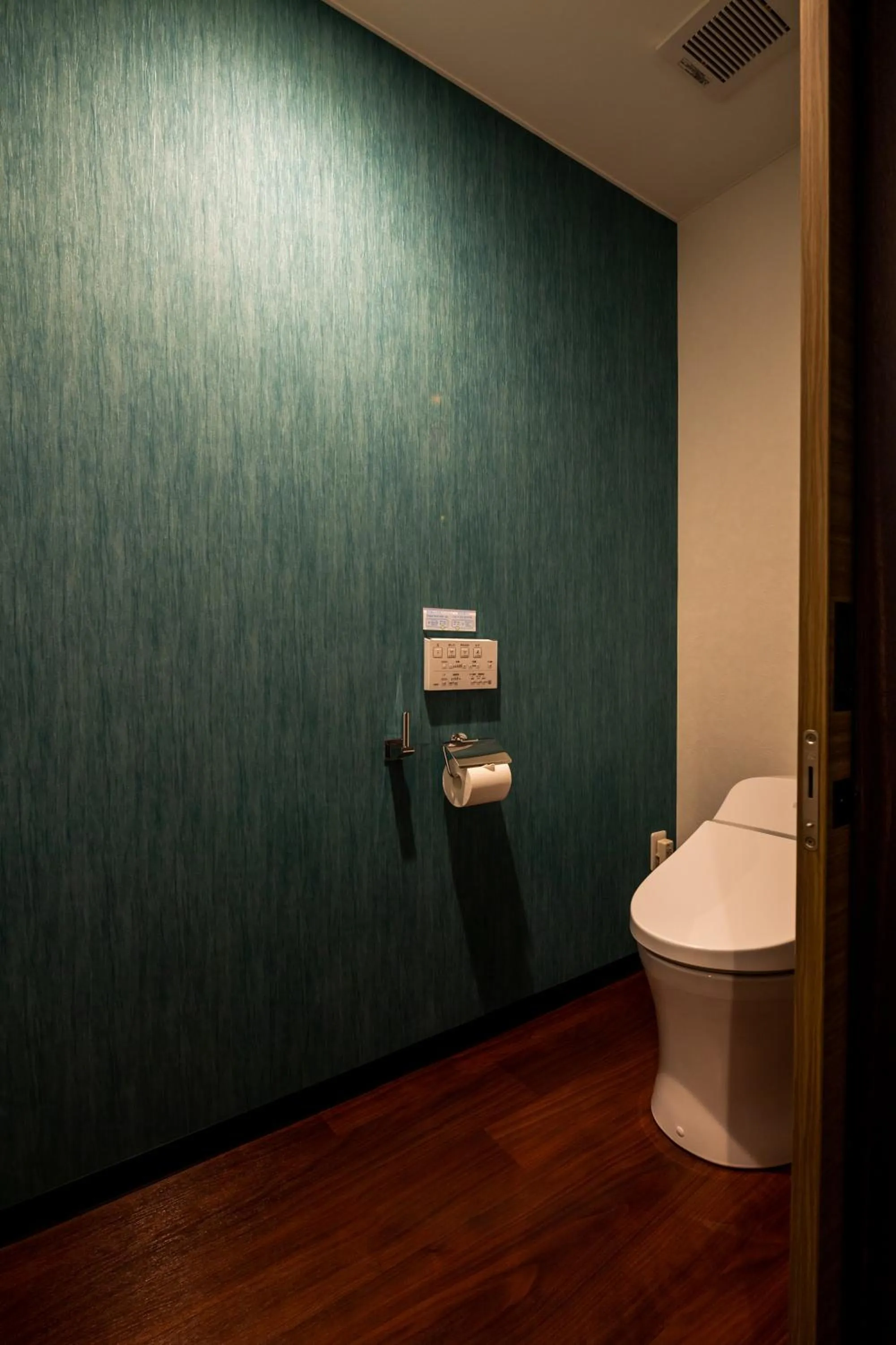 Toilet in The Peridot Smart Hotel Tancha Ward