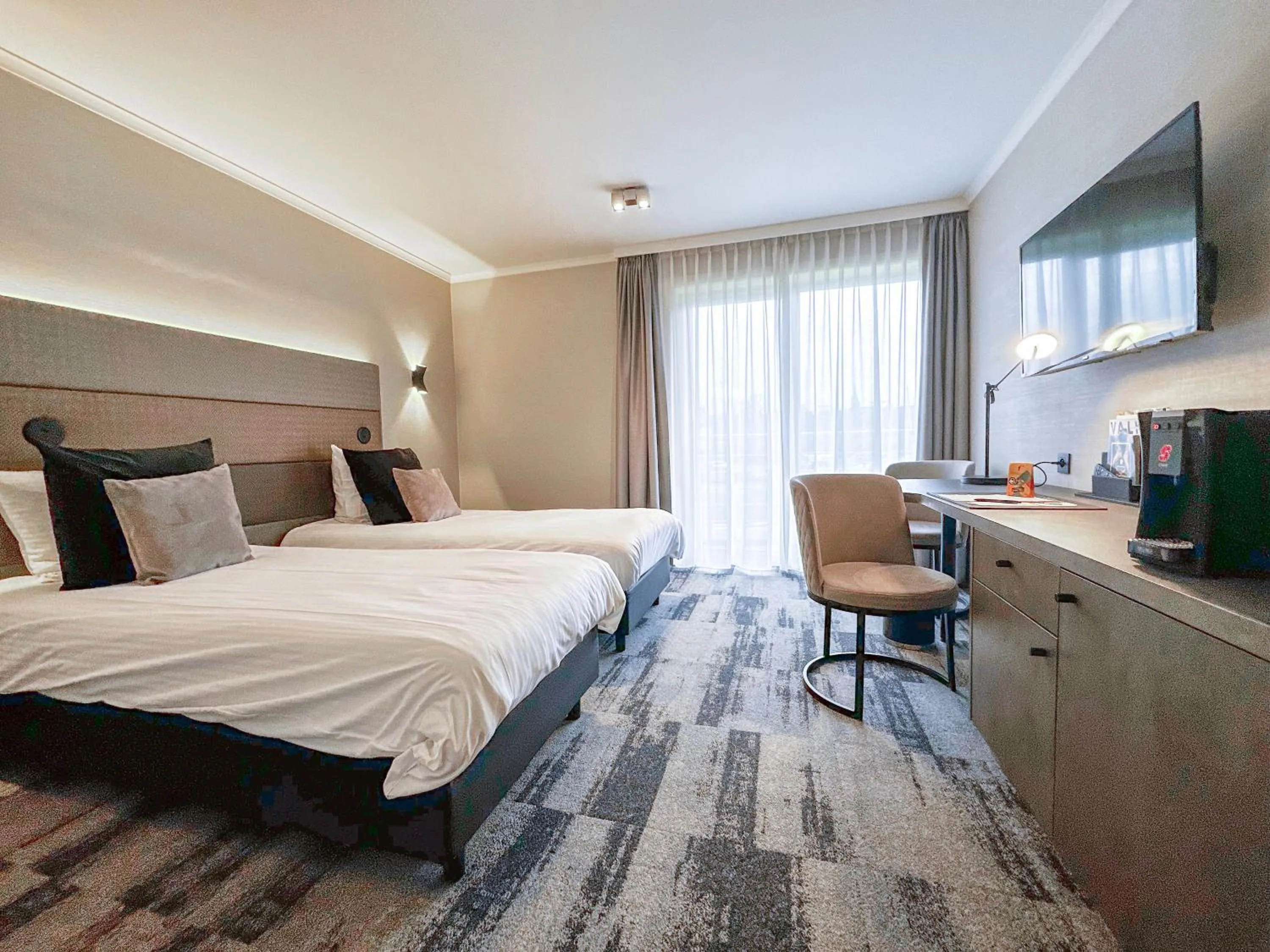 Bed in Hotel Charleroi Airport - Van Der Valk