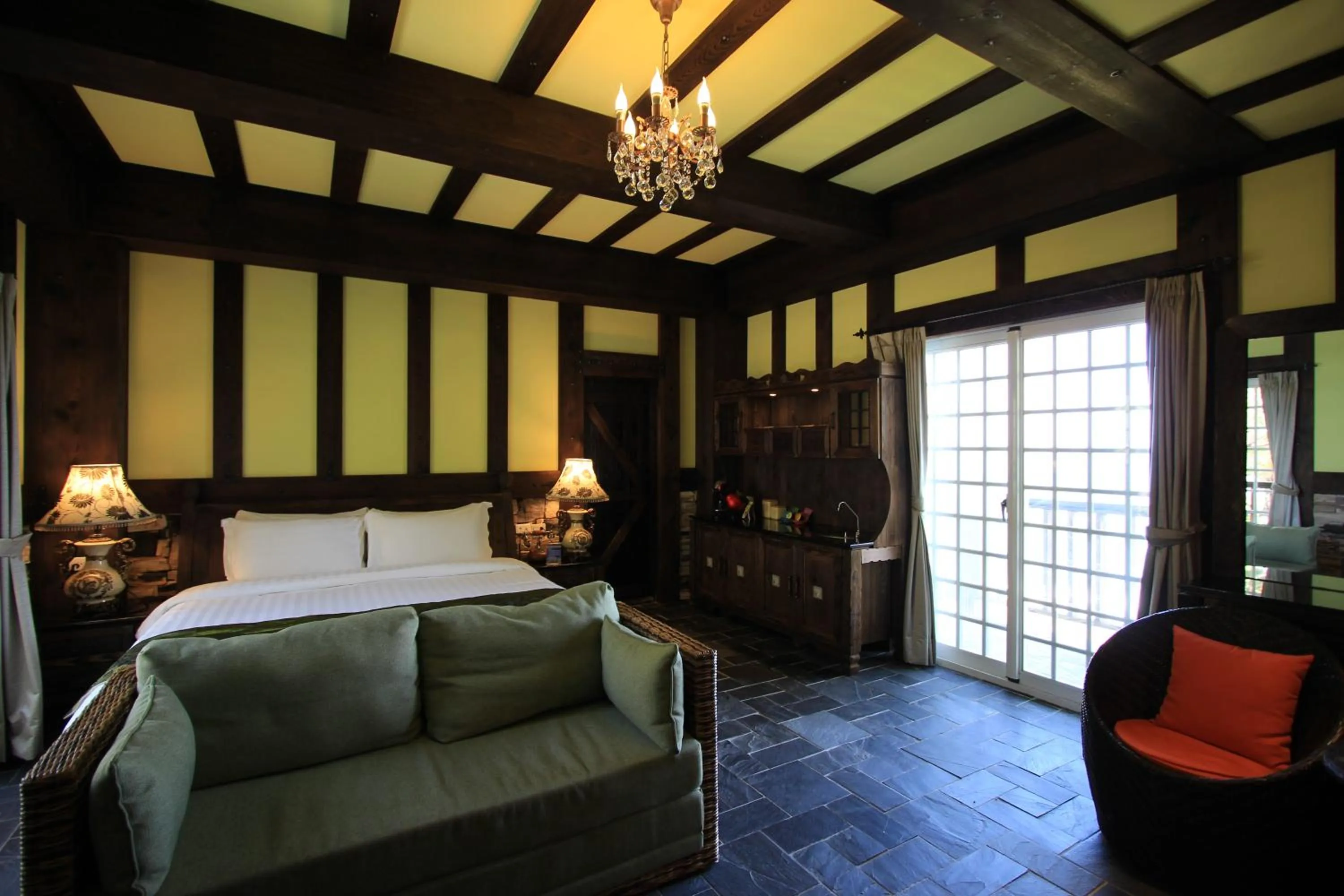 Photo of the whole room in Stuart Villa