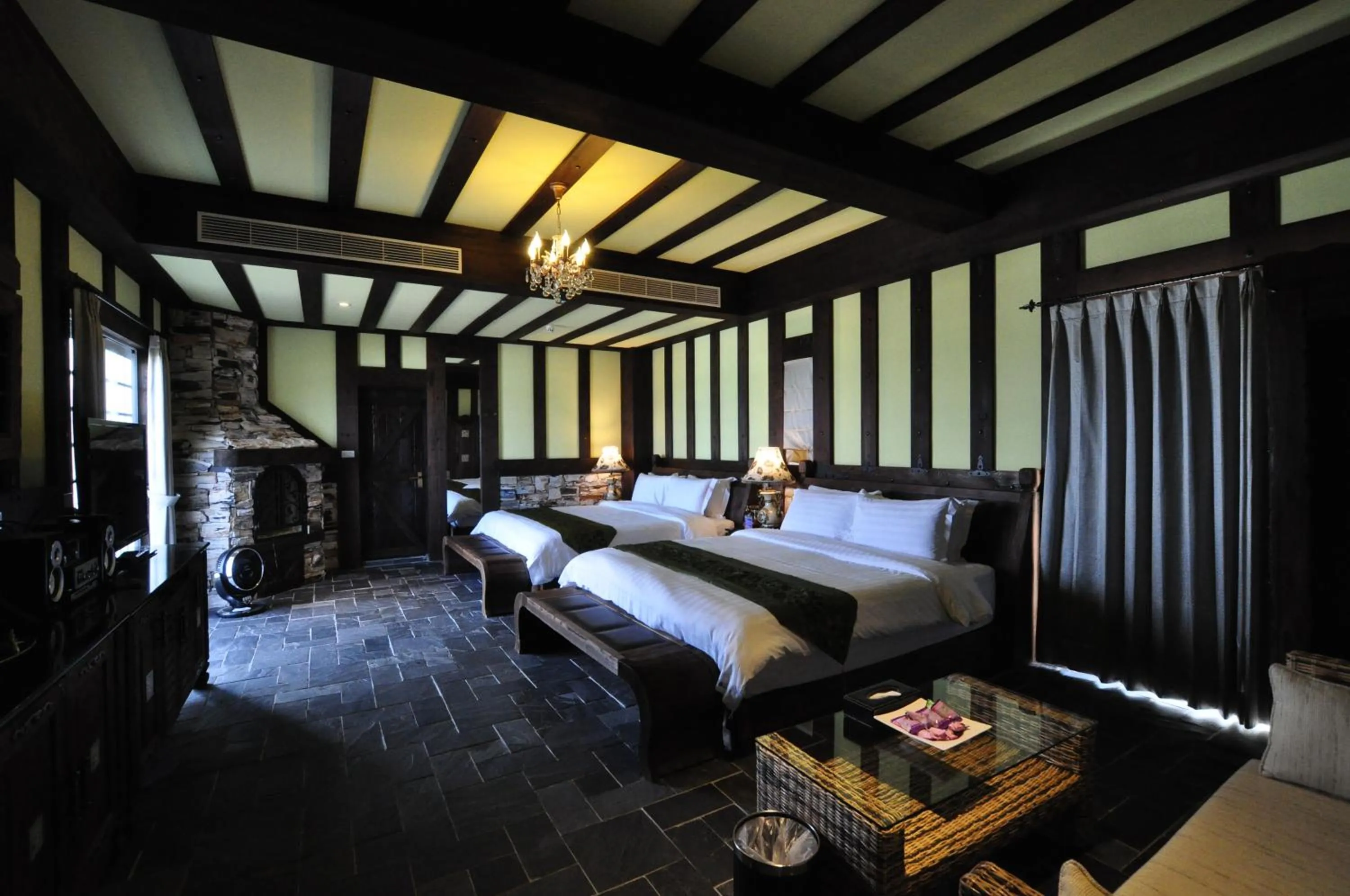 Photo of the whole room, Bed in Stuart Villa