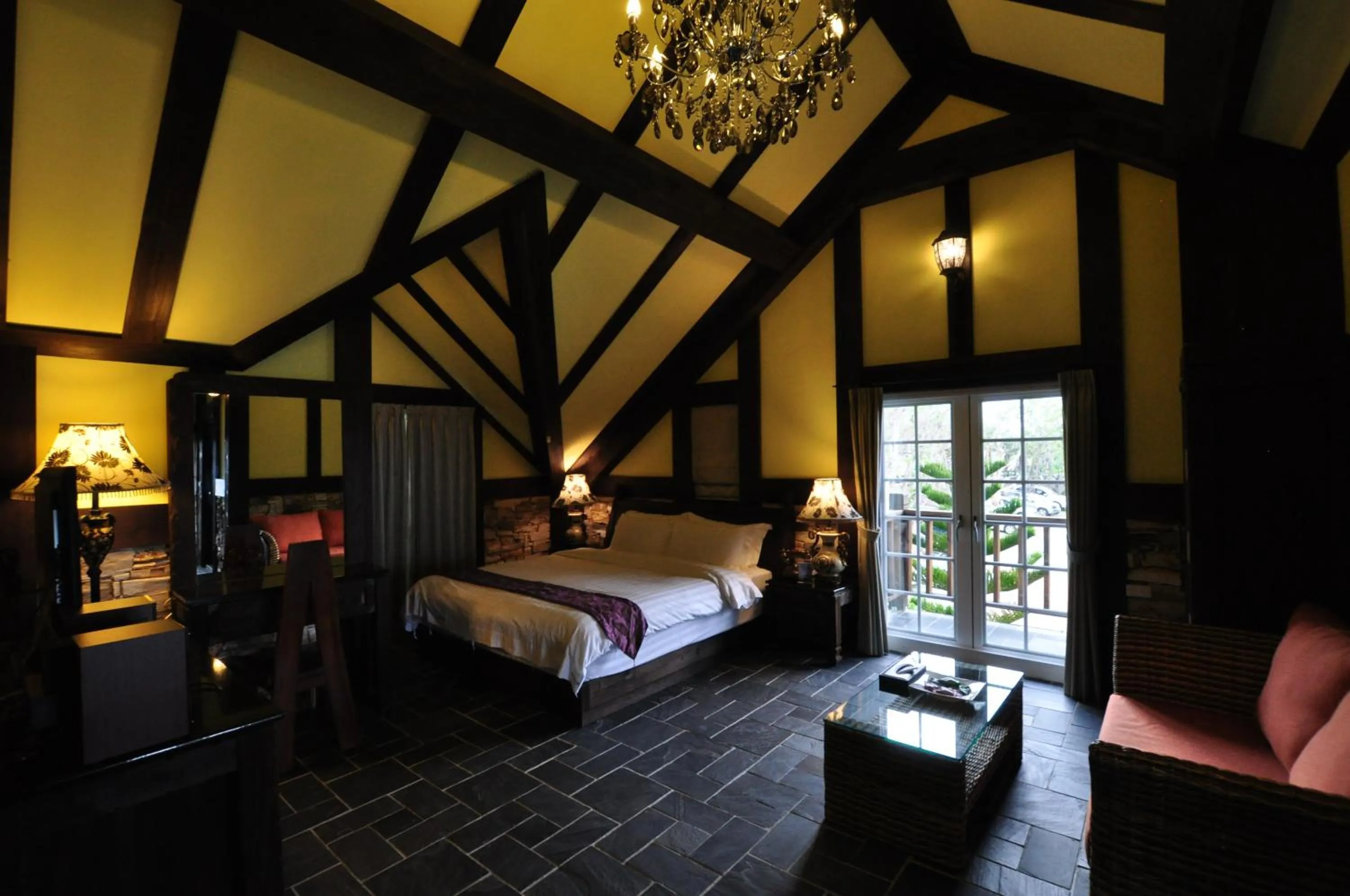 Photo of the whole room, Bed in Stuart Villa