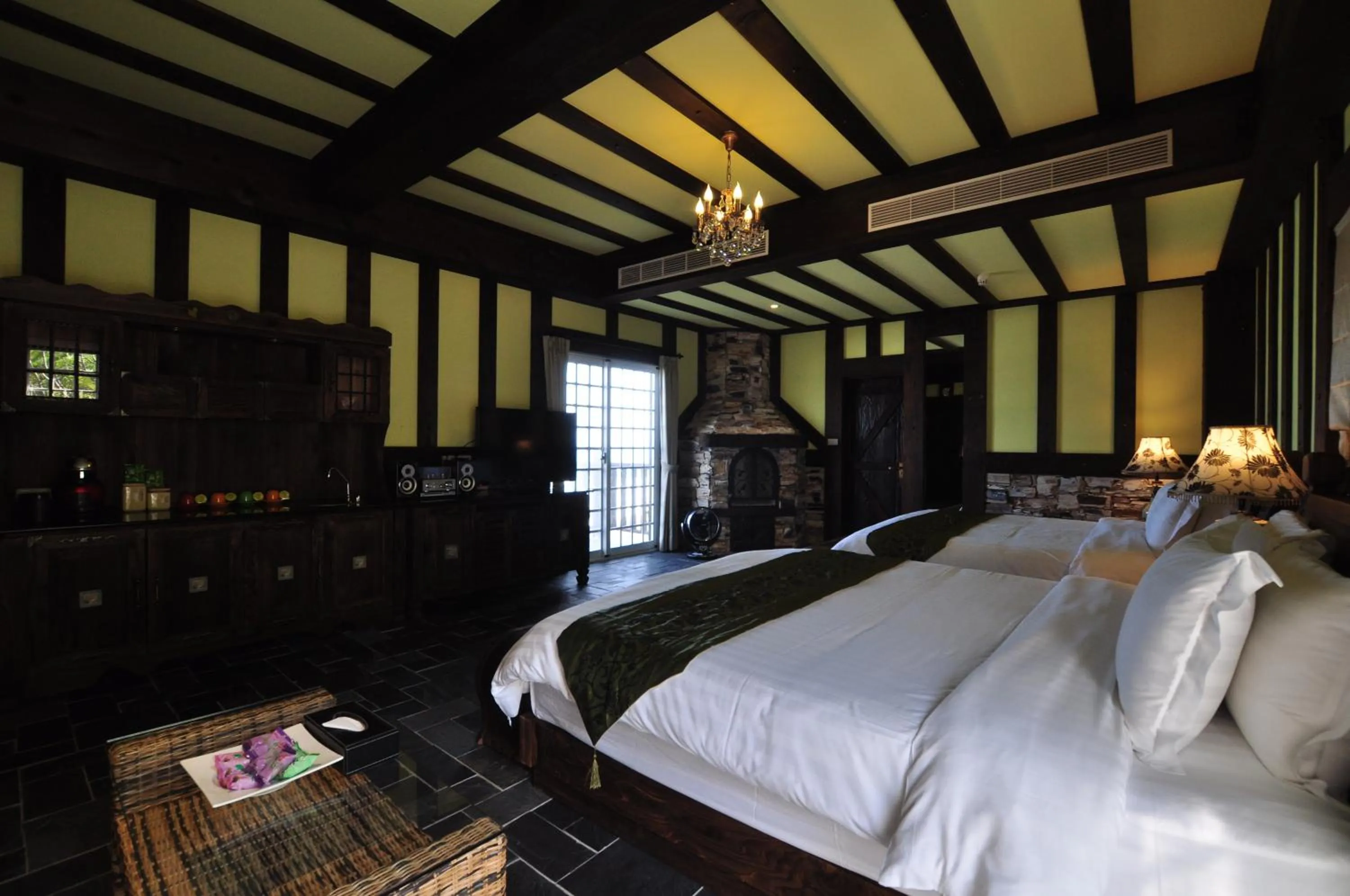 Photo of the whole room, Bed in Stuart Villa