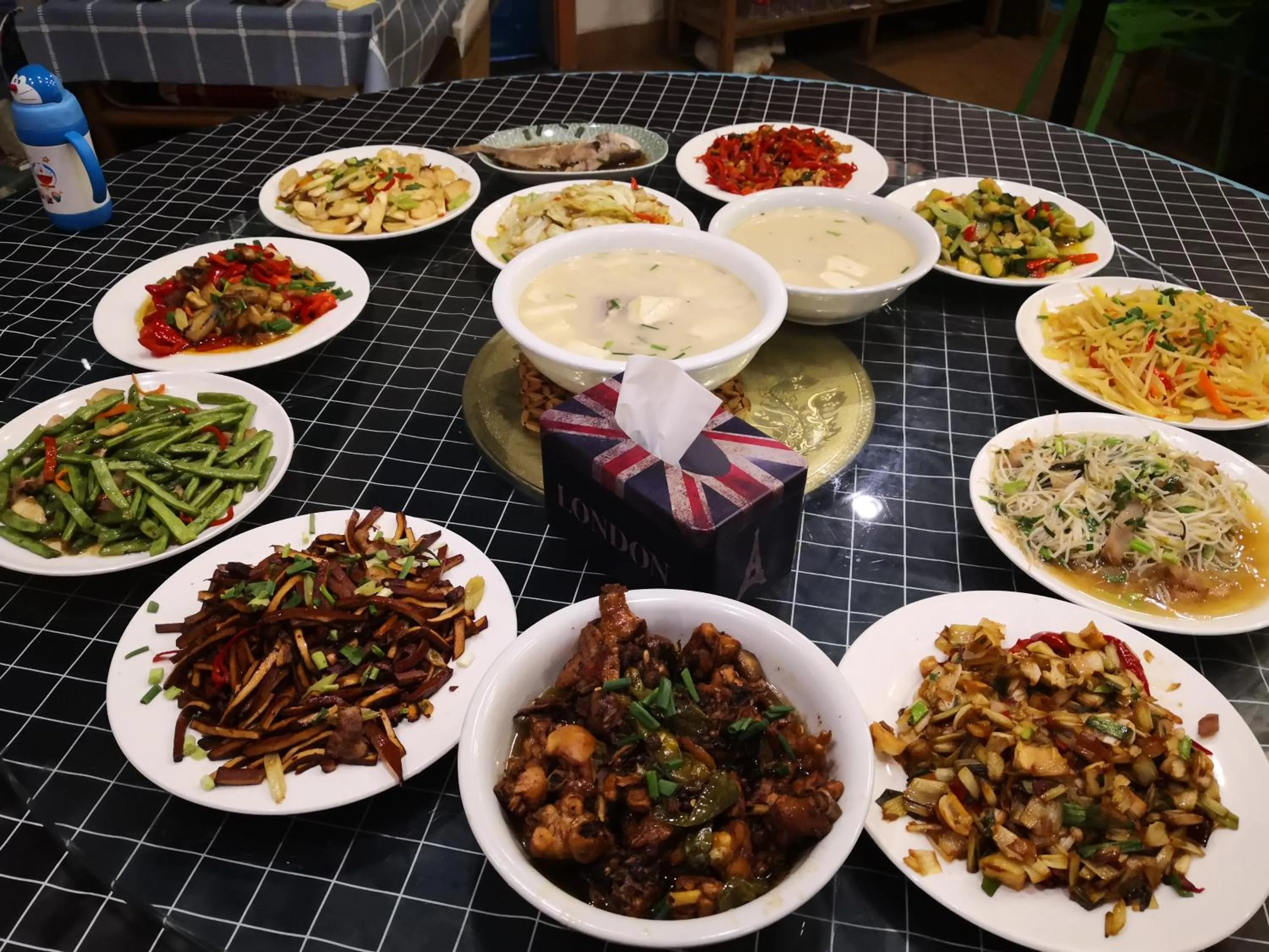 Lunch in Kunlun International Youth Hostel